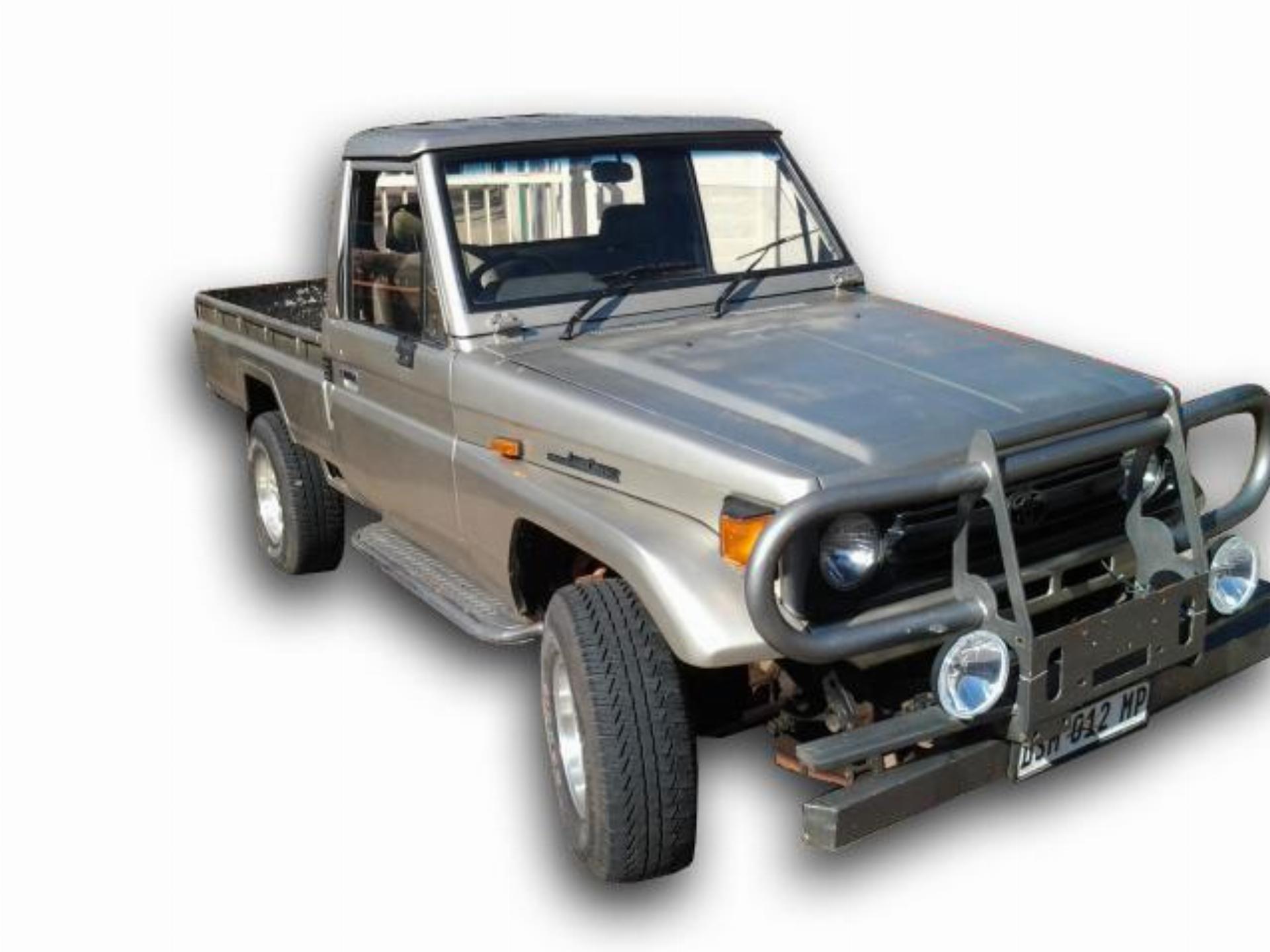 Used Toyota Land Cruiser Bakkie 4.5 Petrol 1992 on auction with a price of R 60,000. Toyota Land Cruiser Bakkie 4.5 Petrol