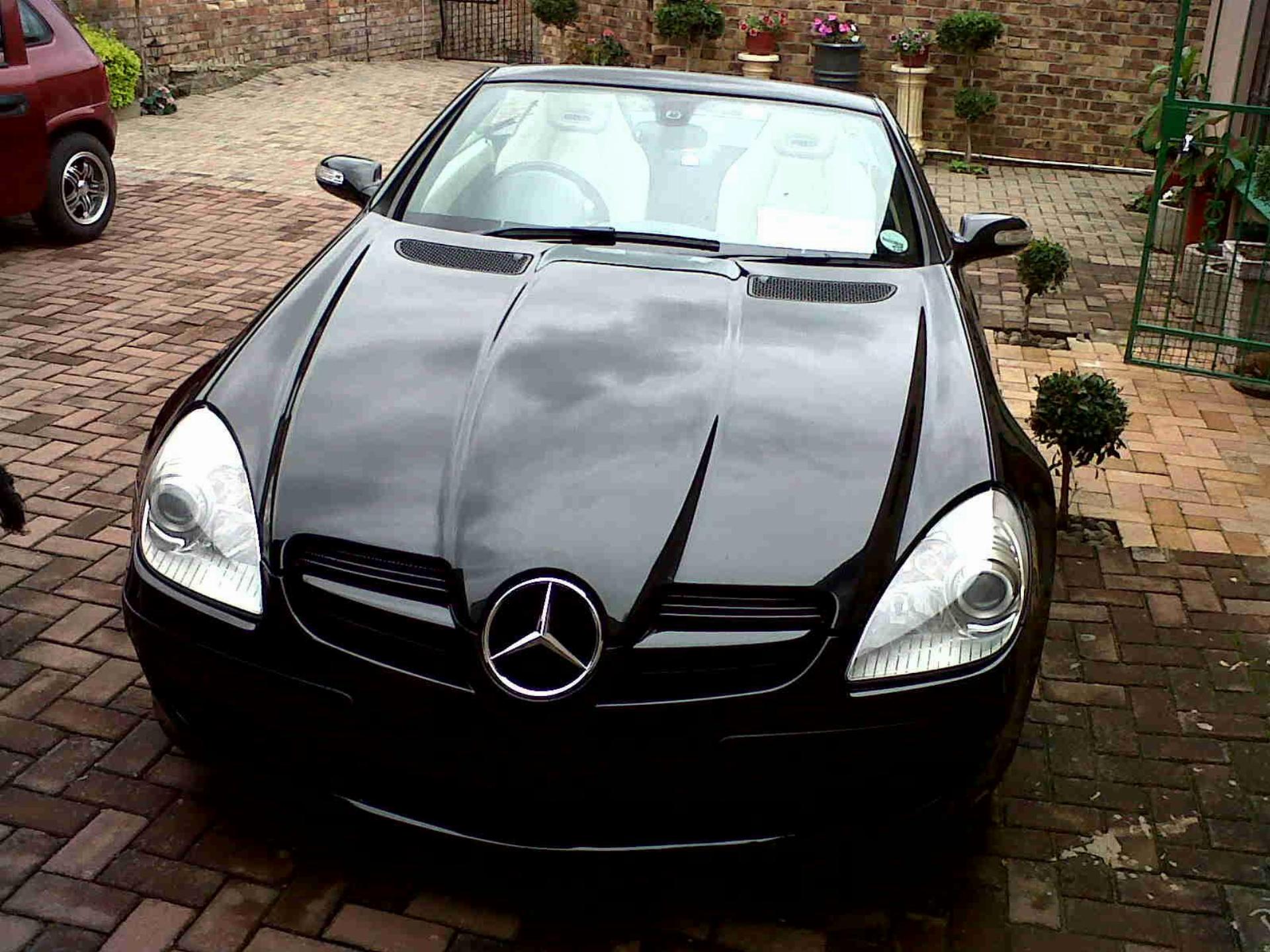 Used Mercedes Benz SLK 200 Kompressor 2006 on auction with a price of R 170,000. Mercedes Benz SLK 200 Kompressor