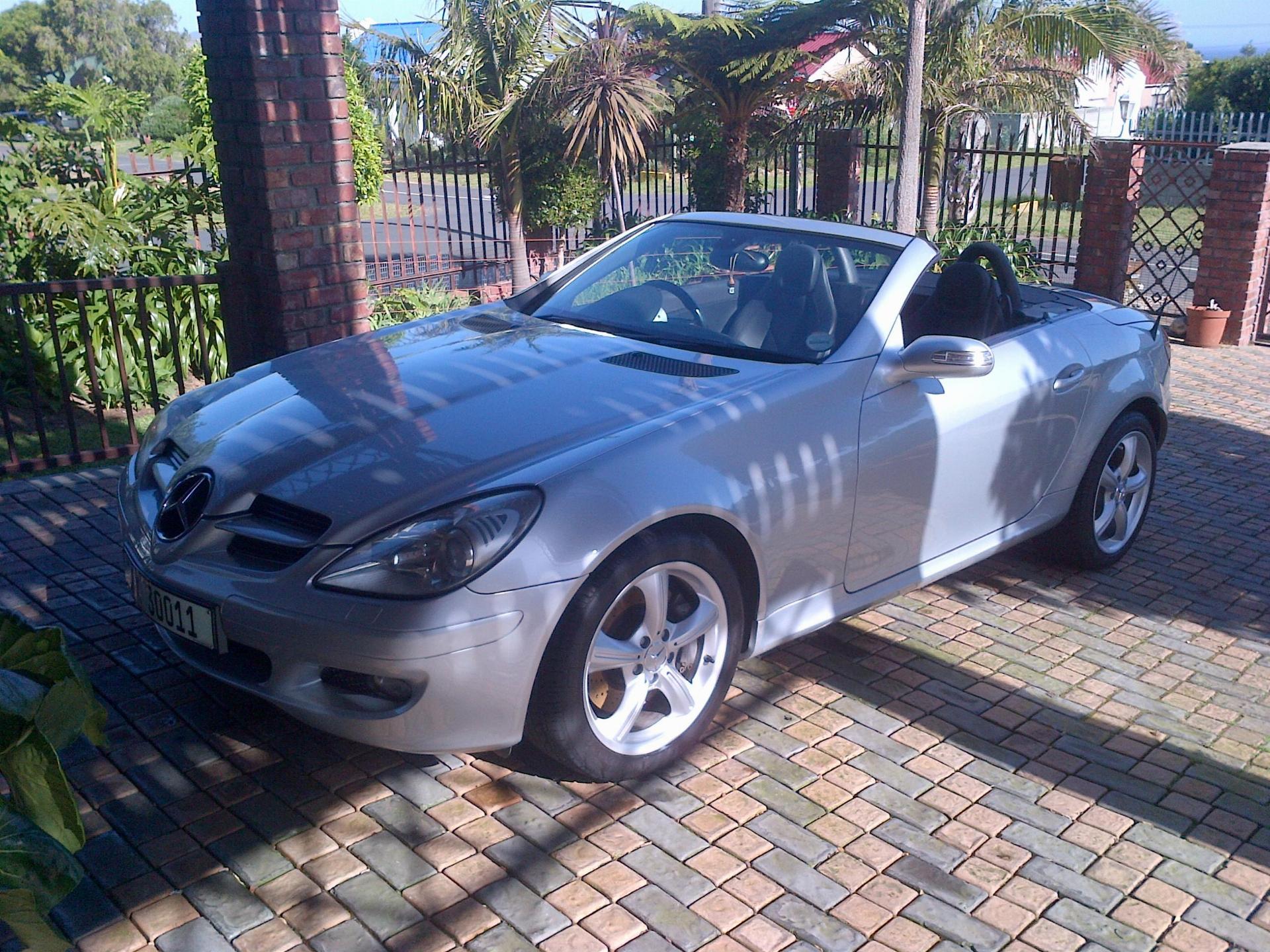 Used Mercedes Benz SLK 350 A/T 2006 on auction with a price of R 260,000. Mercedes Benz SLK 350 A/T