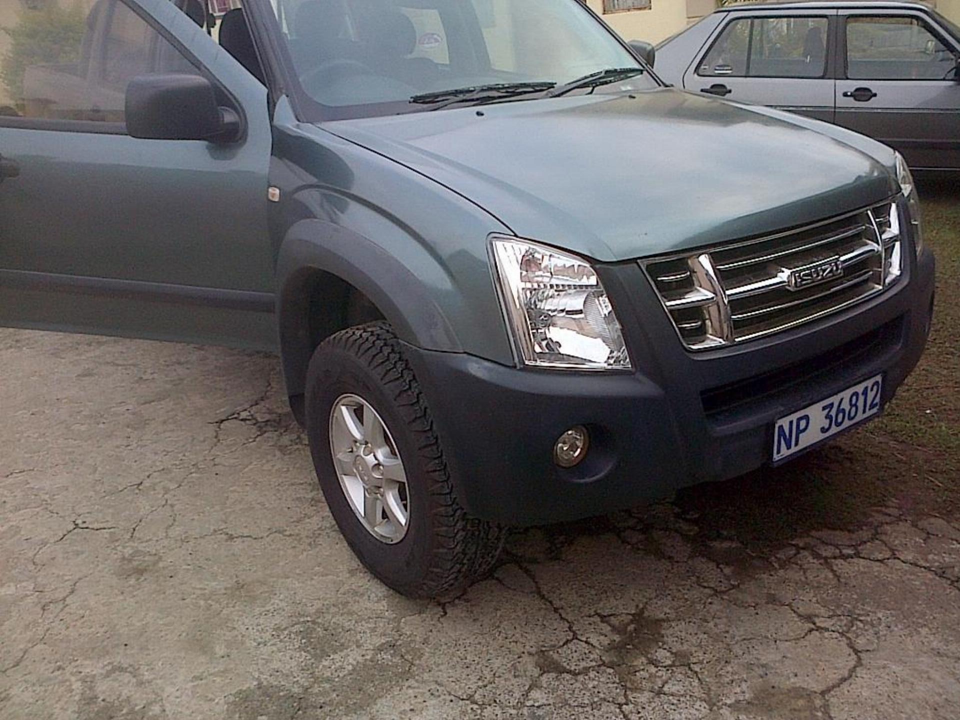 Used Isuzu KB240 KB 240I D/C LE, 4 X 2 2010 on auction with a price of R 140,000. Isuzu KB240 KB 240I D/C LE, 4 X 2