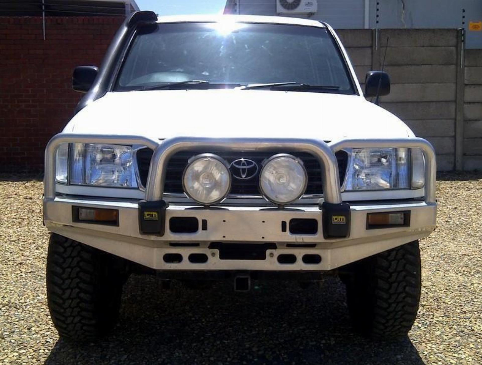 Used Toyota Land Cruiser GX 4.5 Efi 2001 on auction with a price of R 200,000. Toyota Land Cruiser GX 4.5 Efi
