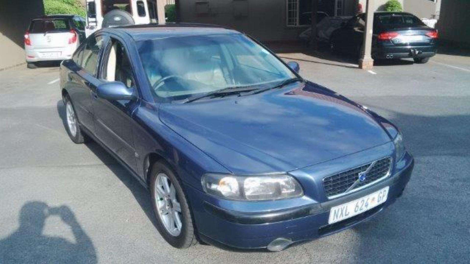 Used Volvo S60 2.4T 2002 on auction PV1009229