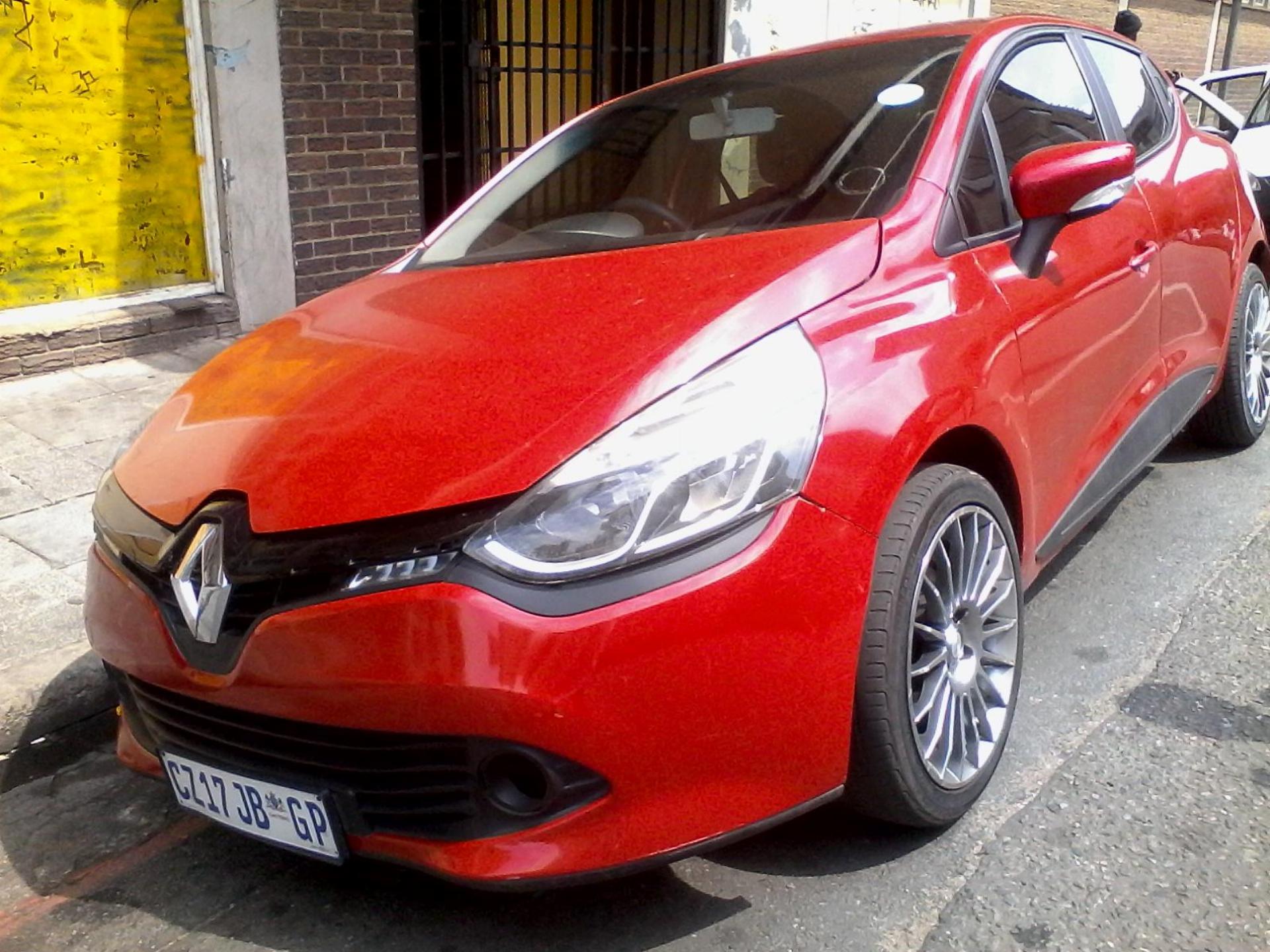 Renault Clio 4,RED,2014 MODEL,46000 KM,R130000