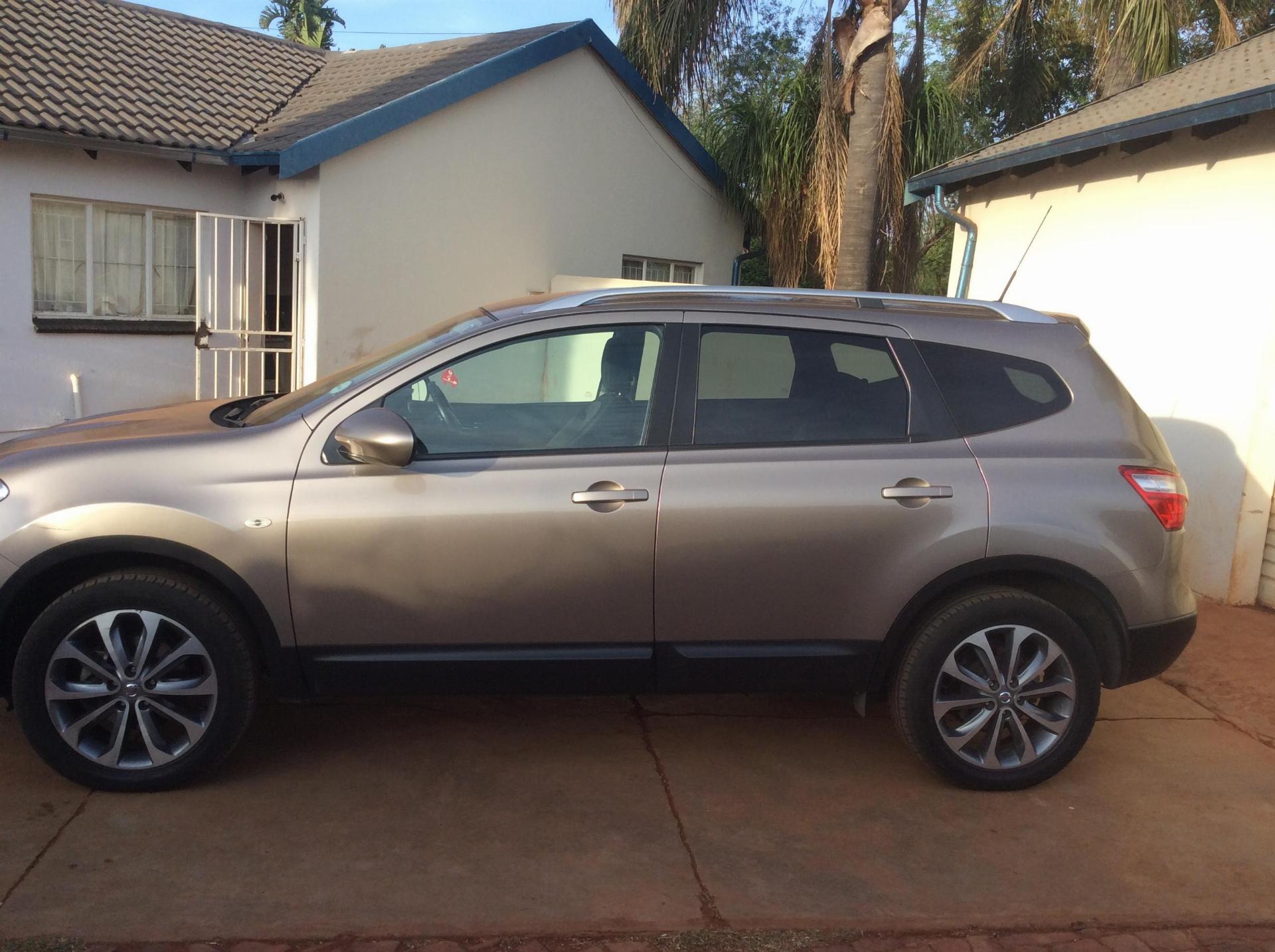 Nissan Qashqai Fully Serviced 7 Seater Suv Cafe Latte  IN Color