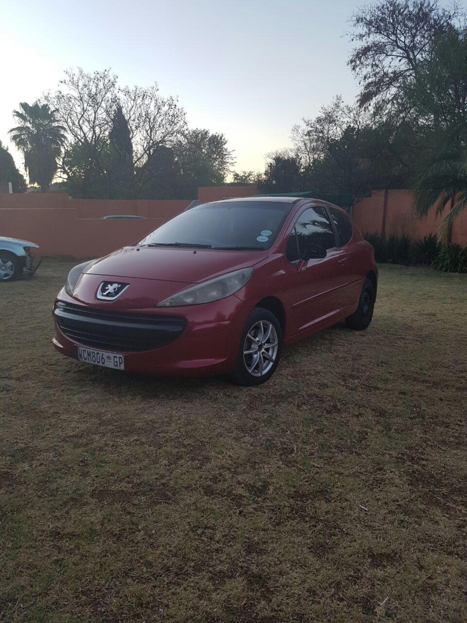 Peugeot 207 - Red