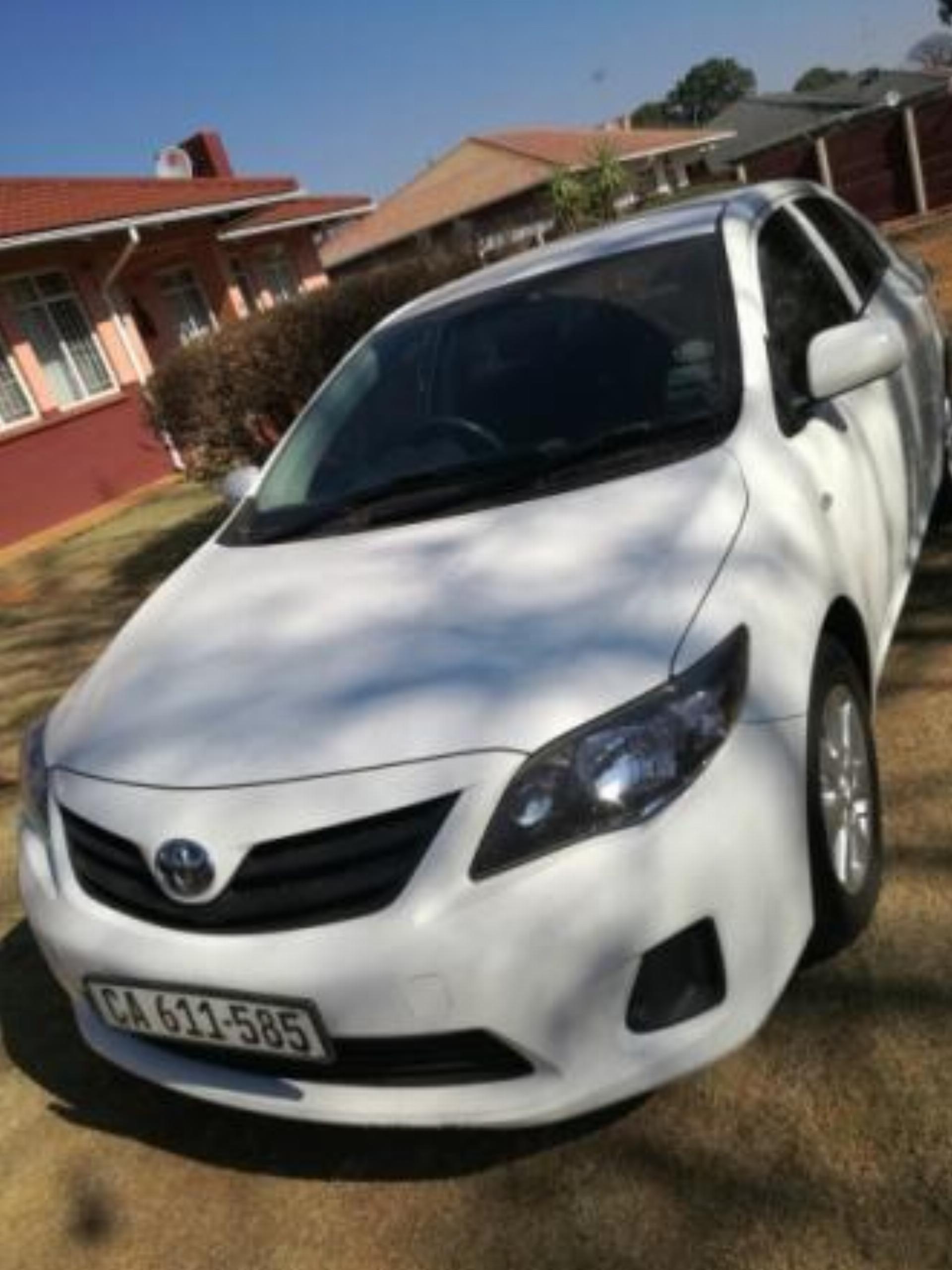Toyota Corolla 1.6 White Sedan With Mags And Airbgs