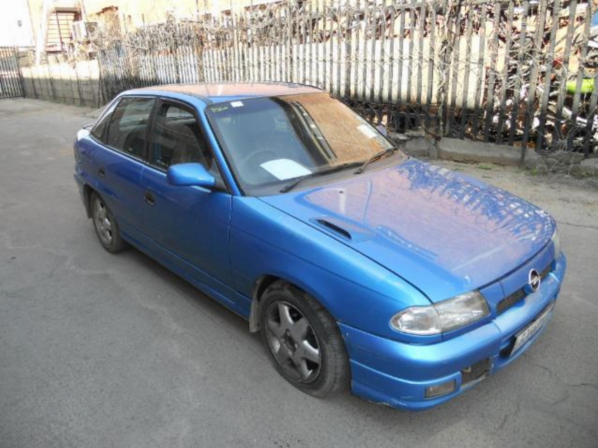 Opel Astra 2.0IE