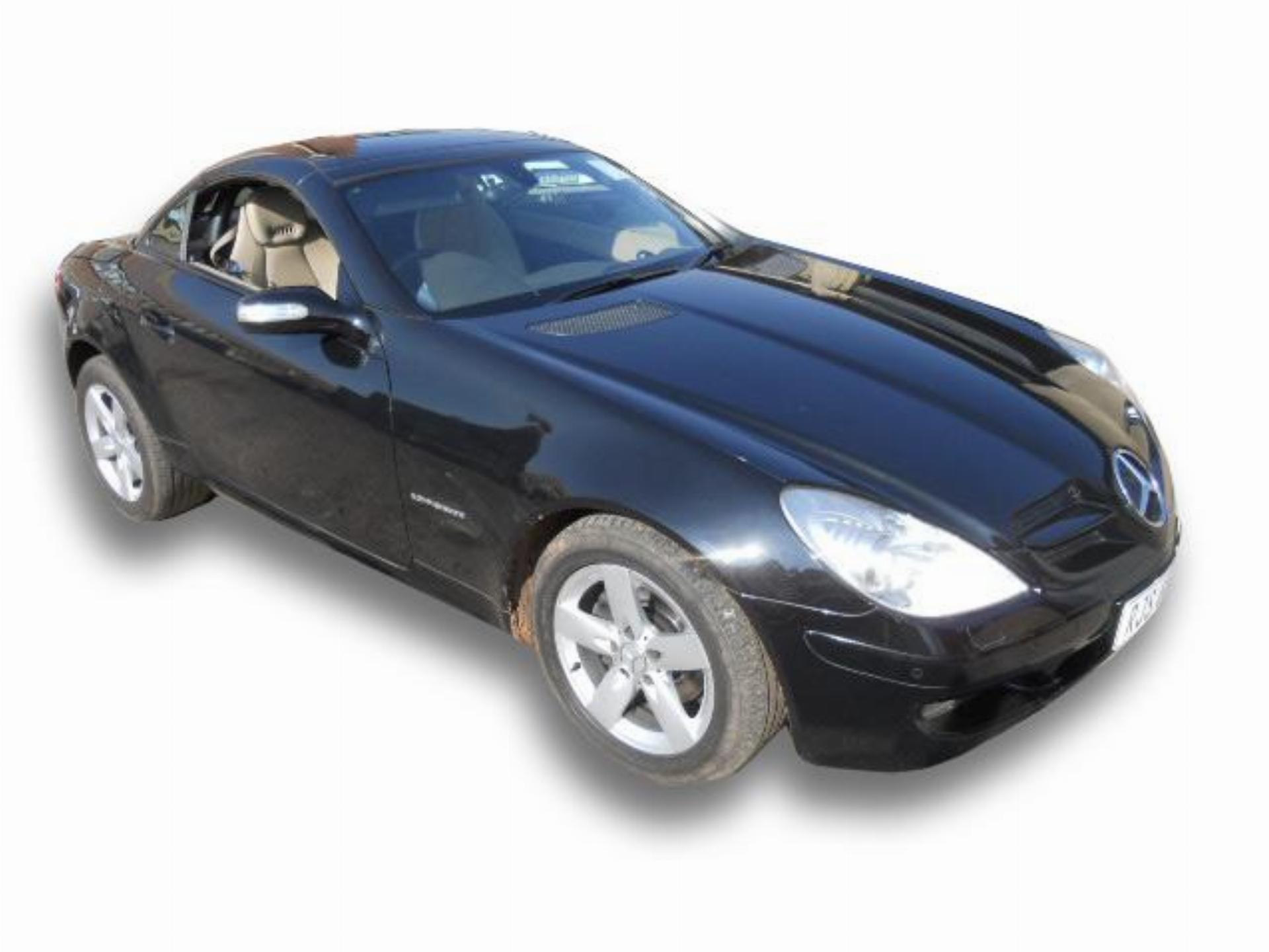 Repossessed Mercedes Benz SLK 200K 2004 on auction with a price of R 175,700. Mercedes Benz SLK 200K