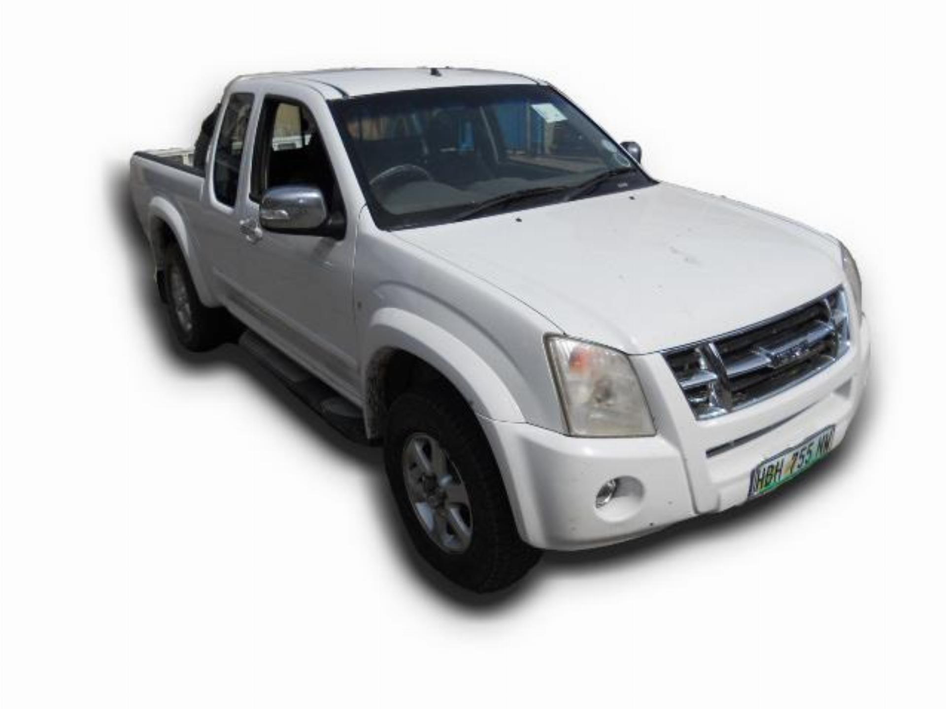 Repossessed Isuzu KB260 LX  E/CAB 2008 on auction with a price of R 123,000. Isuzu KB260 LX  E/CAB