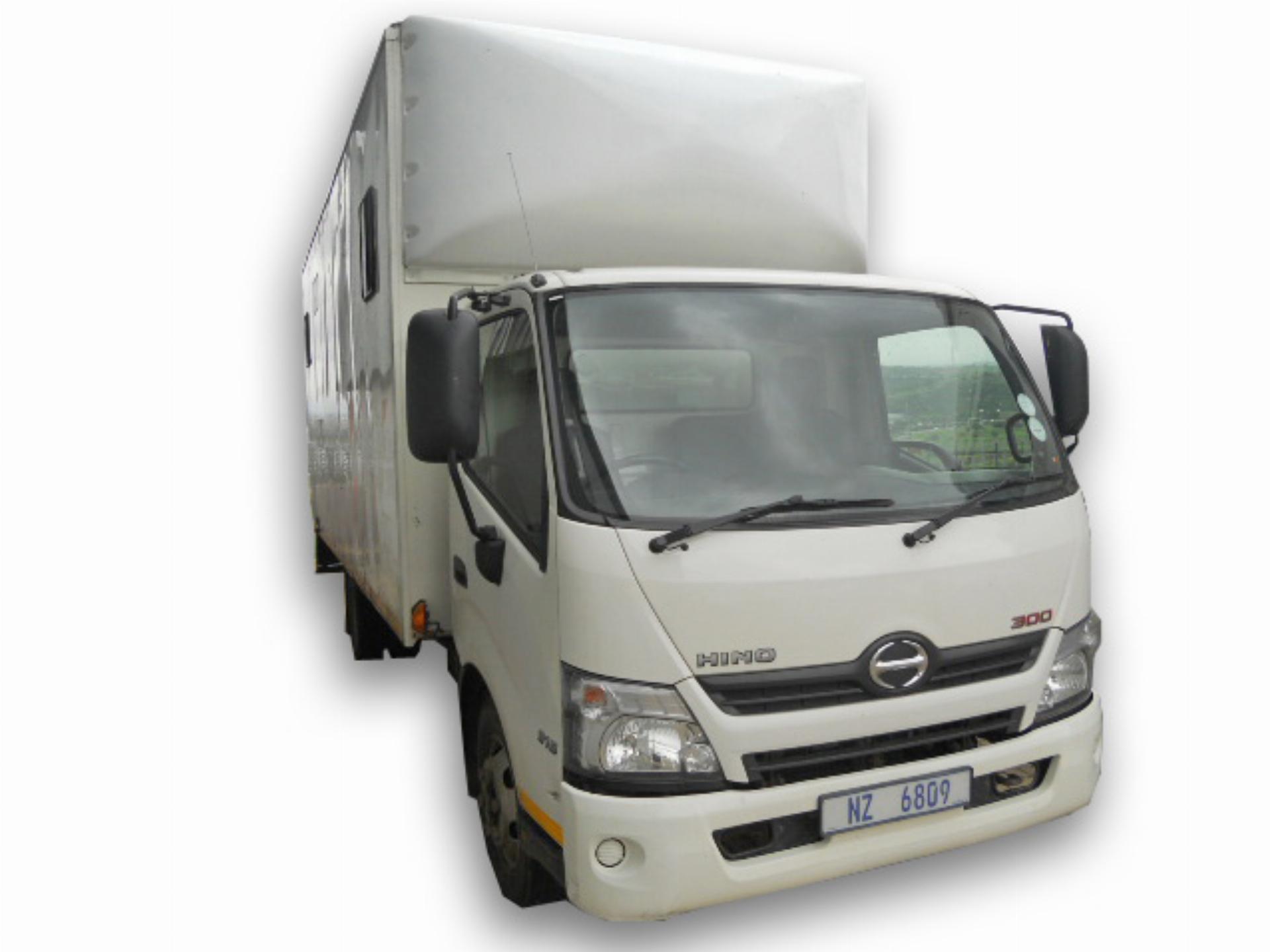 Hino Trucks 500 Hino 300 915 LWB (BA3)