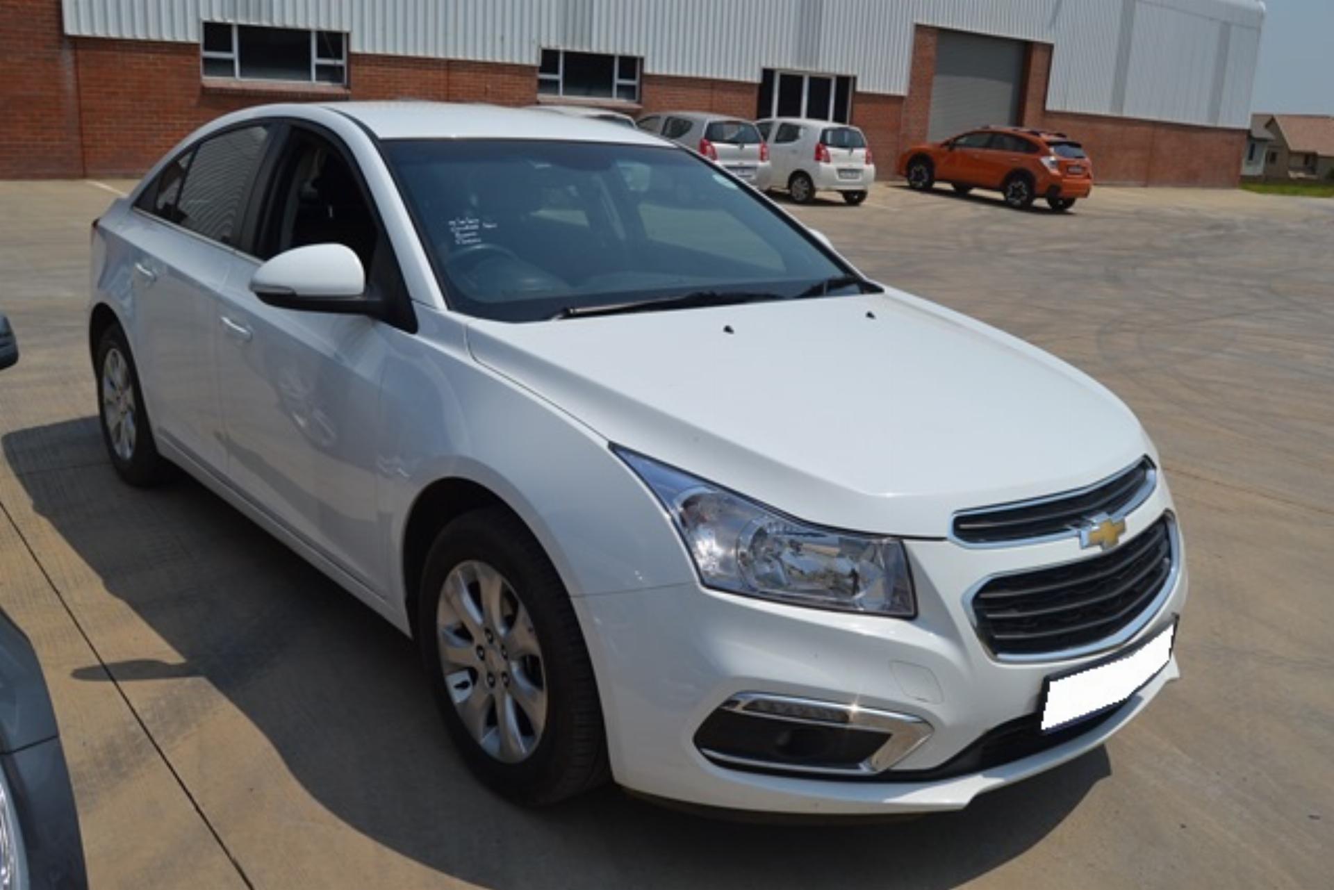 Repossessed Chevrolet Cruze 1.4T LS 2015 on auction with a price of R 179,000. Chevrolet Cruze 1.4T LS