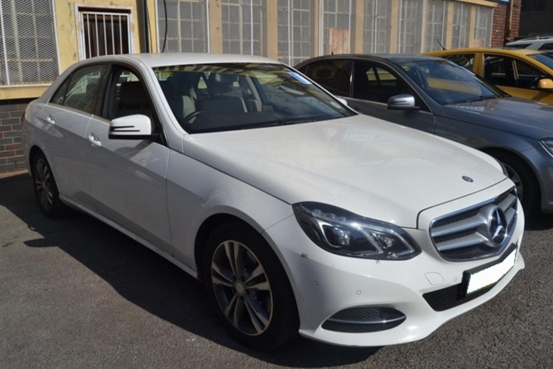 Repossessed Mercedes Benz 300 Blutec 2014 on auction with a price of R 552,300. Mercedes Benz 300 Blutec