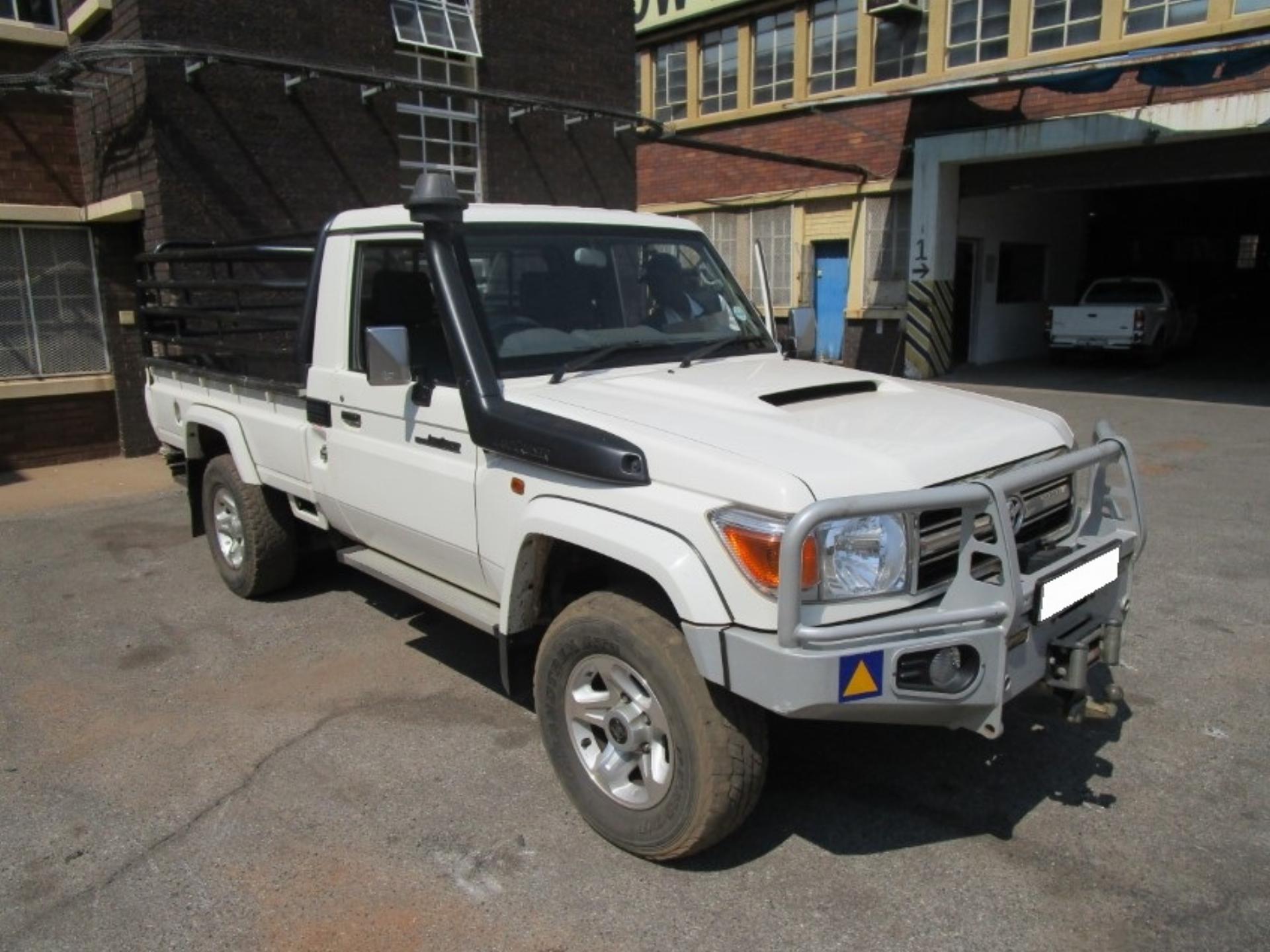 Repossessed Toyota Land Cruiser 79 4.5D 2015 on auction Toyota Land Cruiser 79 4.5D