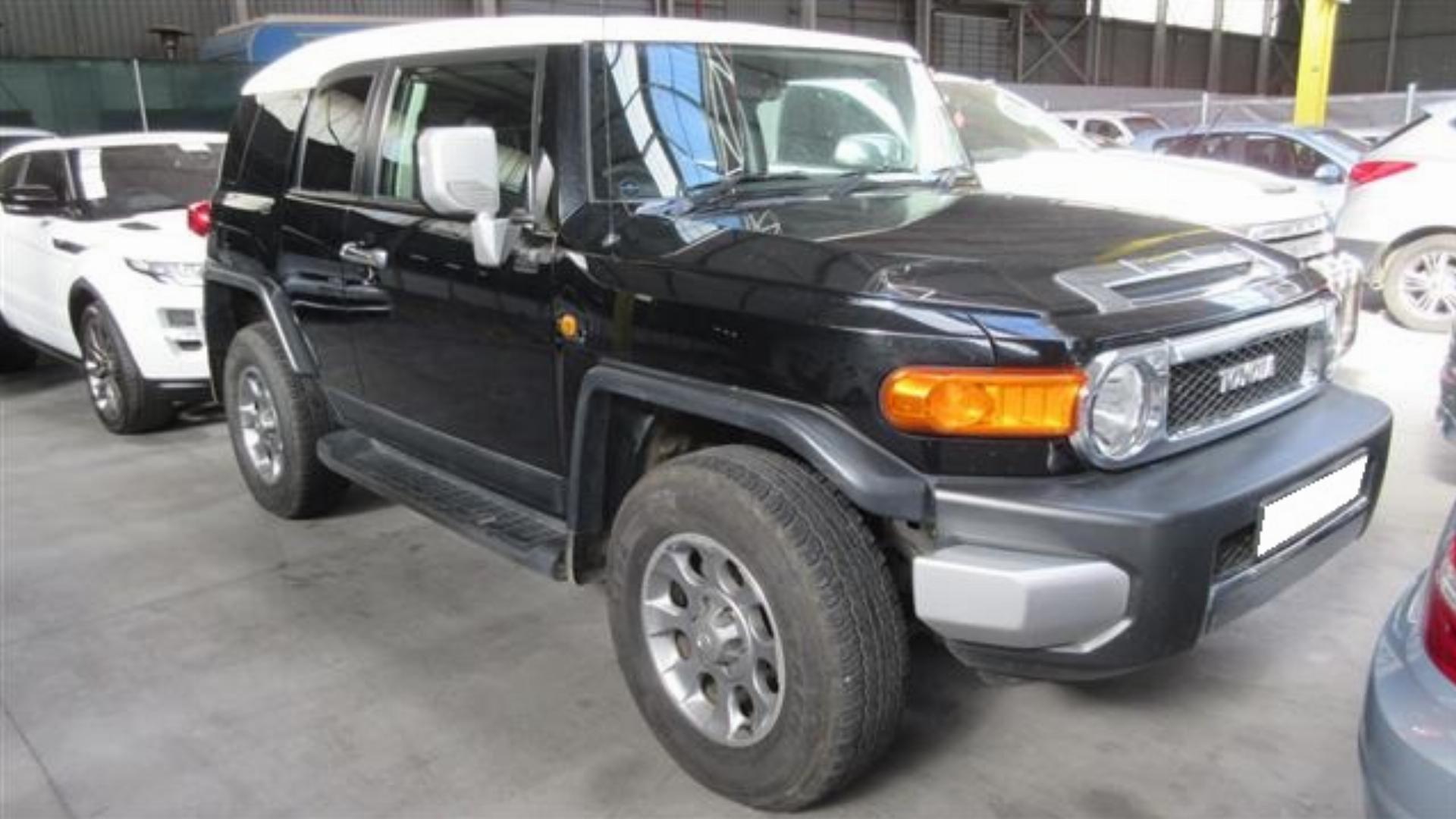 Repossessed Toyota Land Cruiser FJ 4.0 V6 Cru 2011 on auction with a price of R 222,200. Toyota Land Cruiser FJ 4.0 V6 Cru