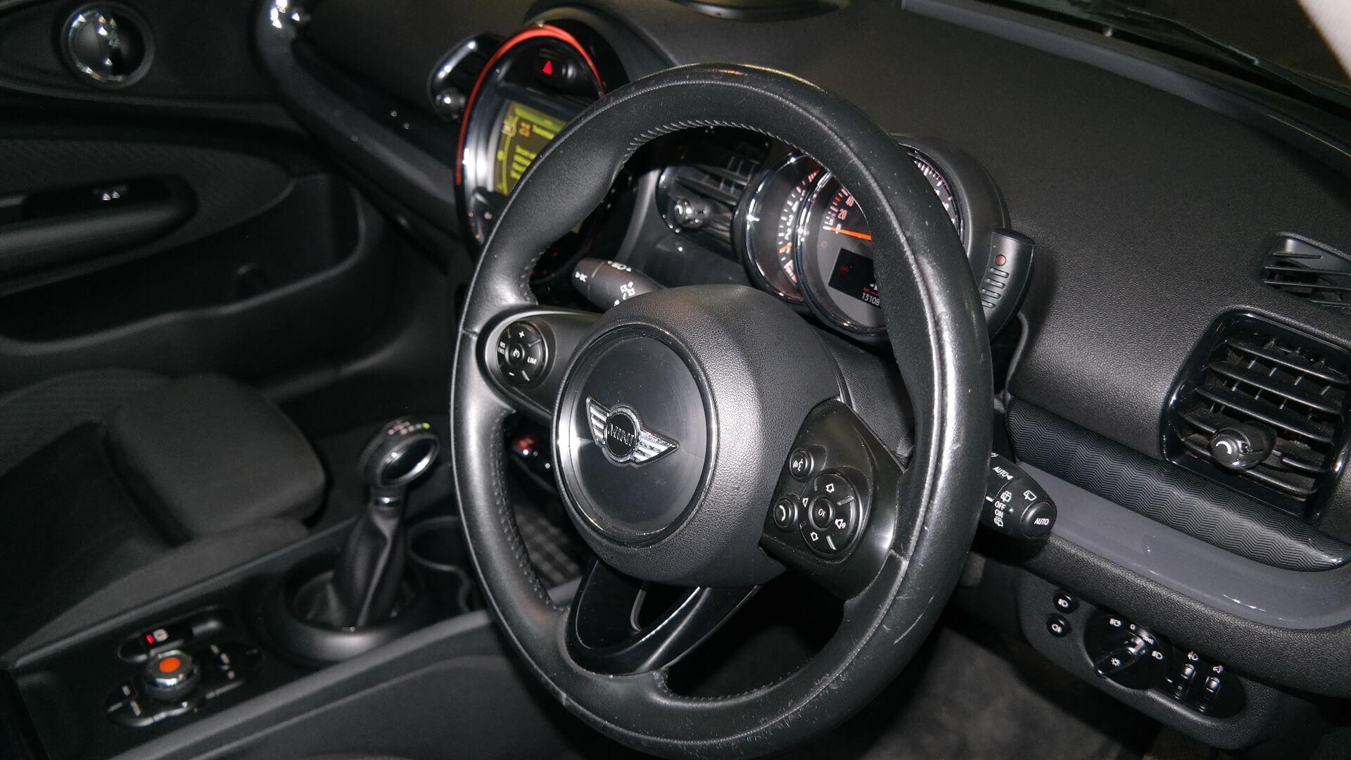 Repossessed Mini Clubman A/T 2017 on auction with a price of R 235,600. Mini Clubman A/T