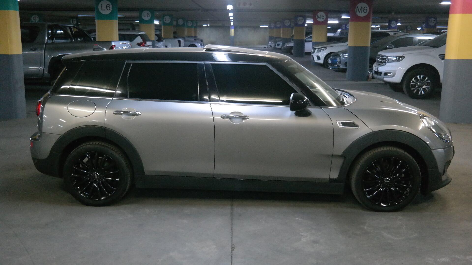 Repossessed Mini Clubman A/T 2017 on auction with a price of R 235,600. Mini Clubman A/T