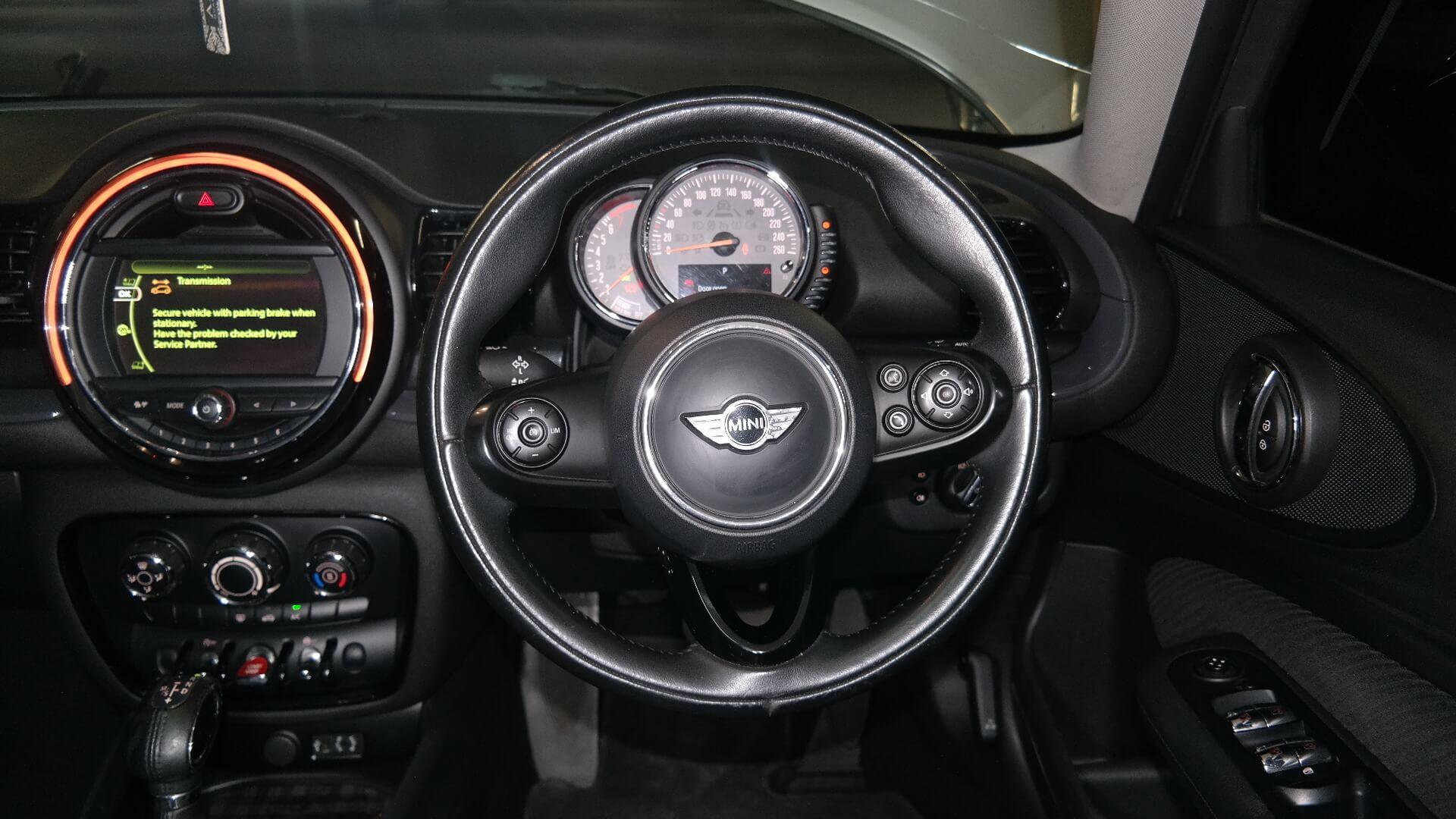 Repossessed Mini Clubman A/T 2017 on auction with a price of R 235,600. Mini Clubman A/T