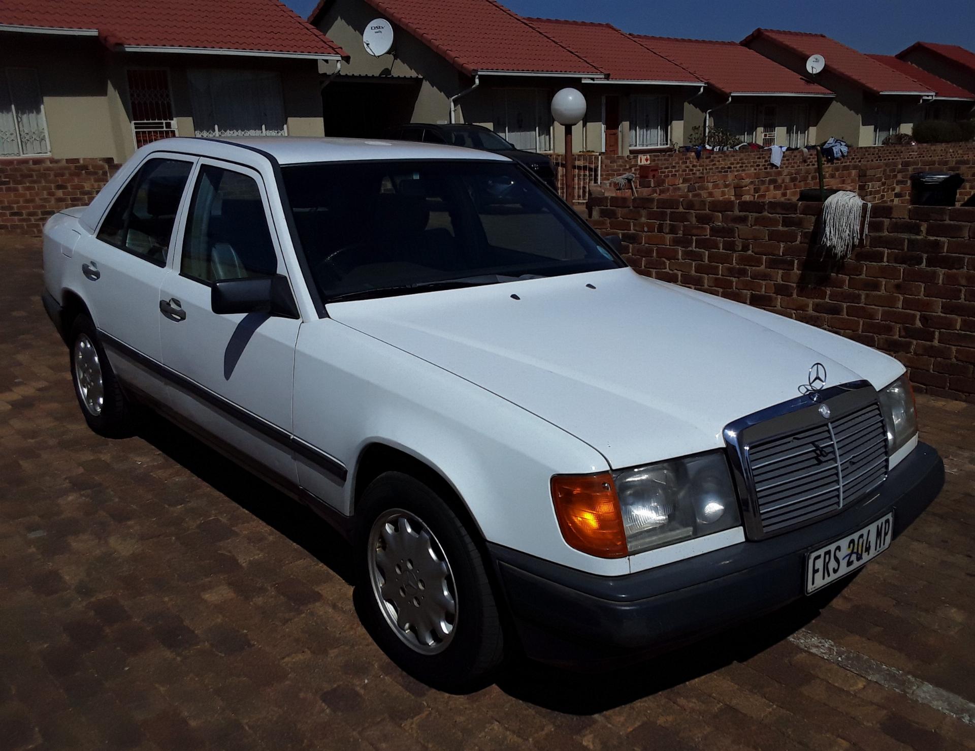 Used Mercedes Benz 230 W124 1989 on auction with a price of R 51,000. Mercedes Benz 230 W124