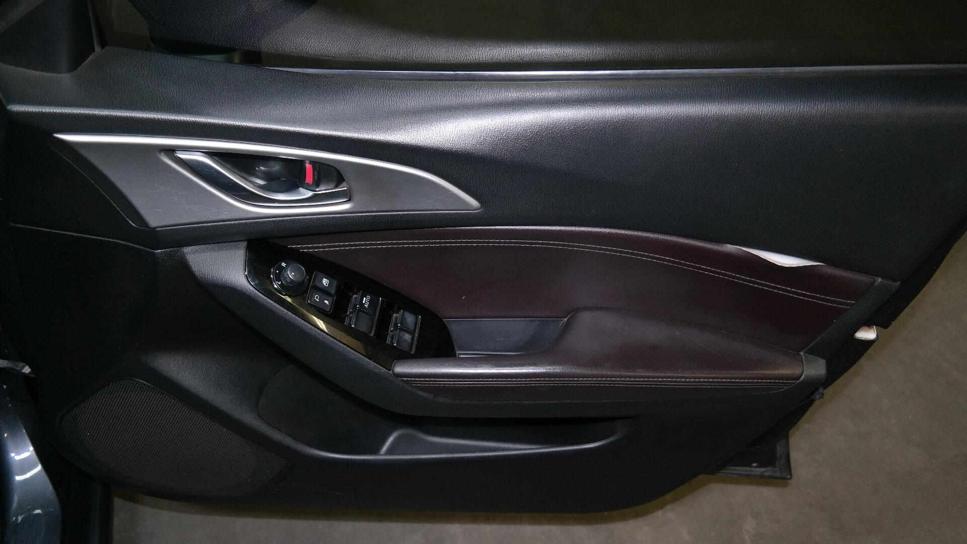 Repossessed Mazda 3 1.6 Dynamic 5DR A/T 2017 on auction with a price of R 197,000. Mazda 3 1.6 Dynamic 5DR A/T