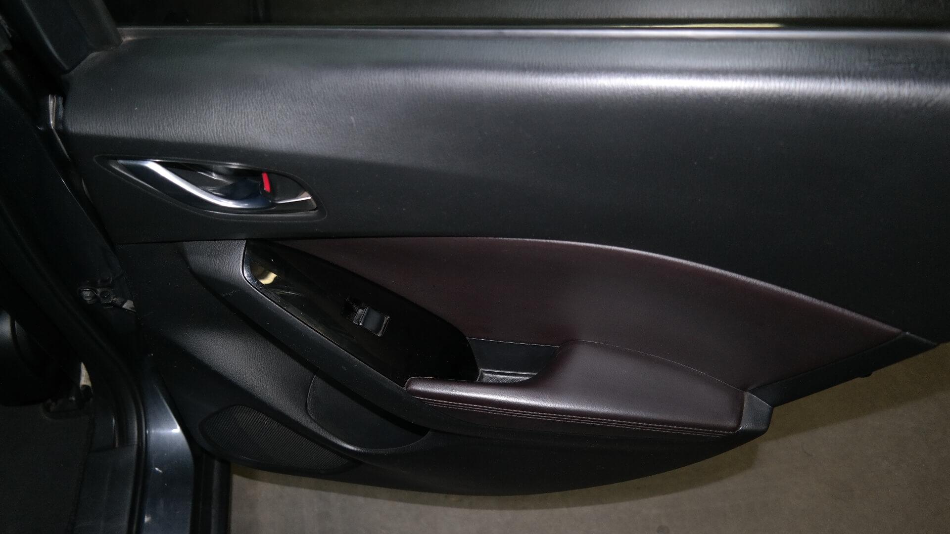 Repossessed Mazda 3 1.6 Dynamic 5DR A/T 2017 on auction with a price of R 197,000. Mazda 3 1.6 Dynamic 5DR A/T