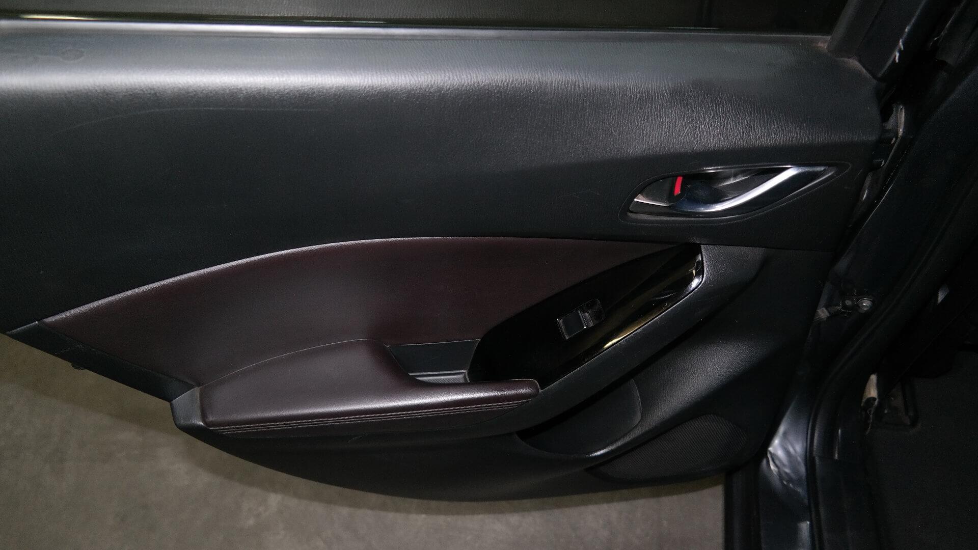 Repossessed Mazda 3 1.6 Dynamic 5DR A/T 2017 on auction with a price of R 197,000. Mazda 3 1.6 Dynamic 5DR A/T