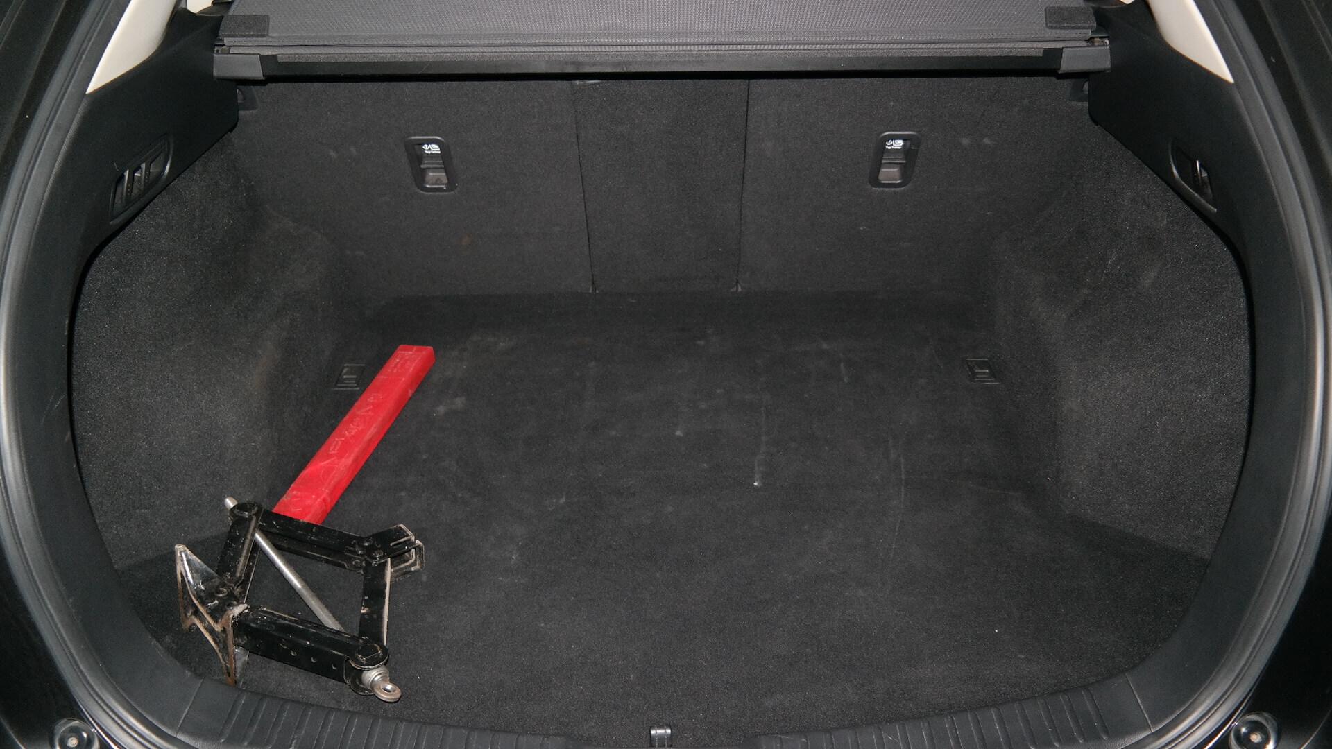 Repossessed Mazda CX-5 2.0 Dynamic A/T 2021 on auction with a price of R 437,200. Mazda CX-5 2.0 Dynamic A/T