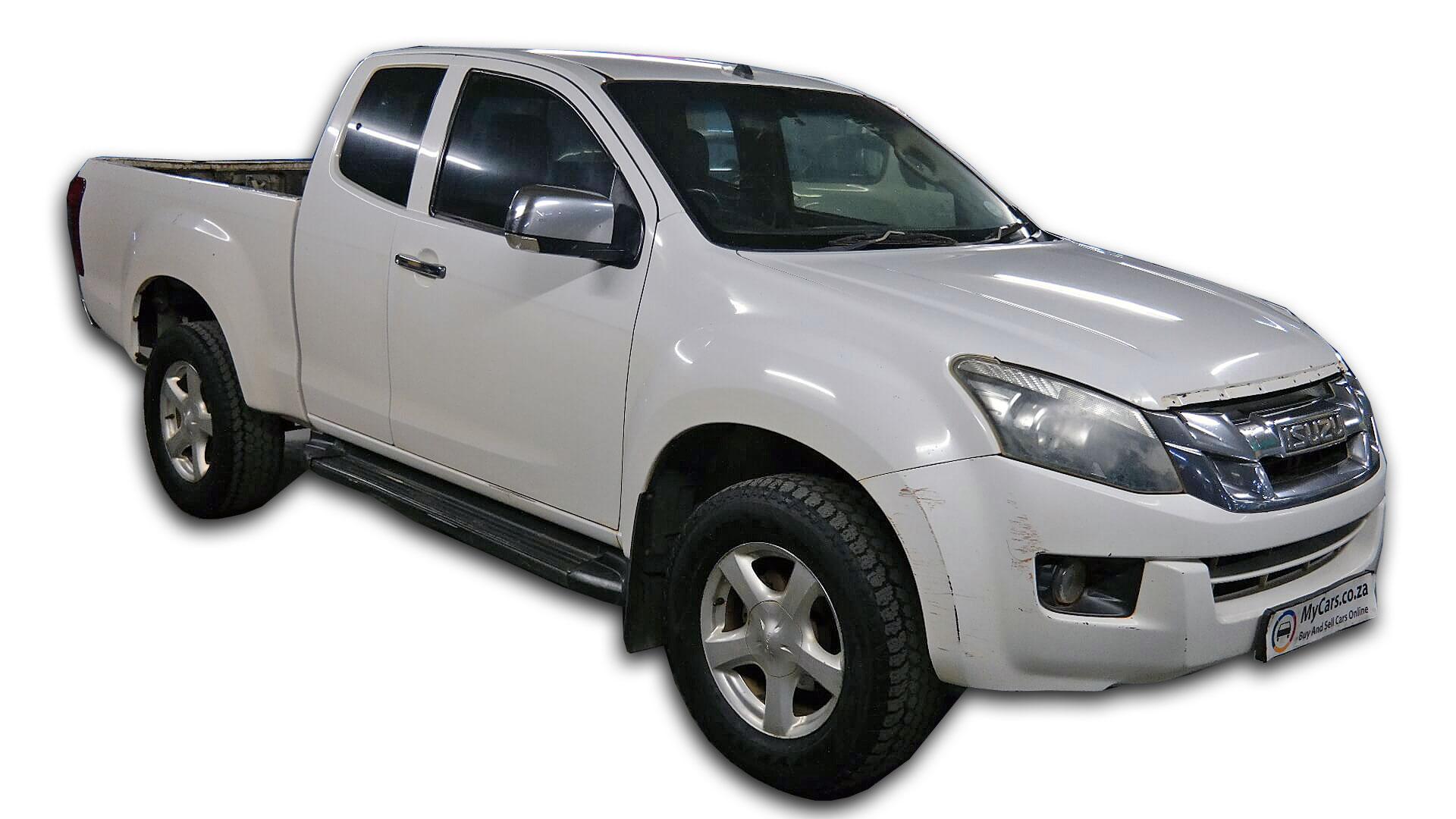 Repossessed Isuzu KB300 KB 300 D-TEQ LX A/T P/ 2015 on auction with a price of R 220,800. Isuzu KB300 KB 300 D-TEQ LX A/T P/