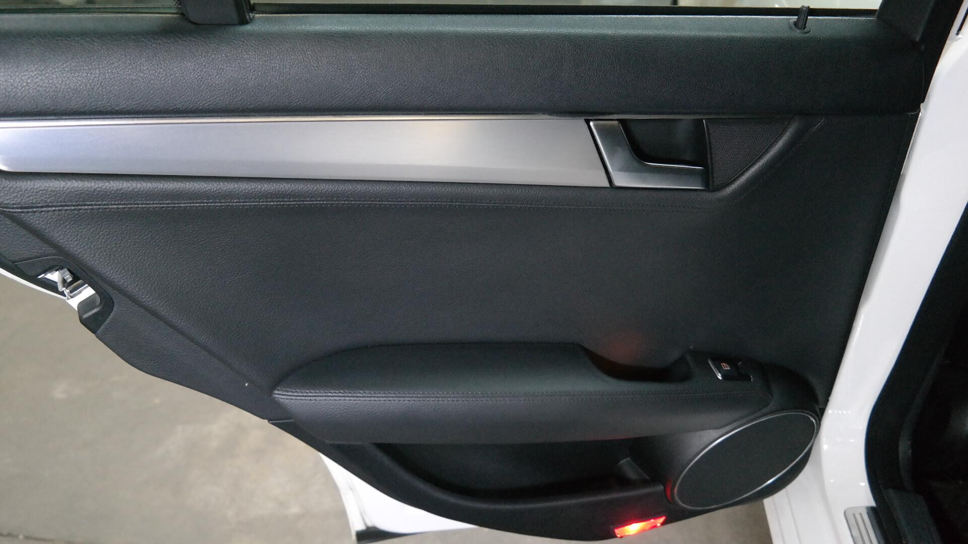 Repossessed Mercedes Benz C200 BE Avantgarde 2012 on auction with a price of R 155,500. Mercedes Benz C200 BE Avantgarde