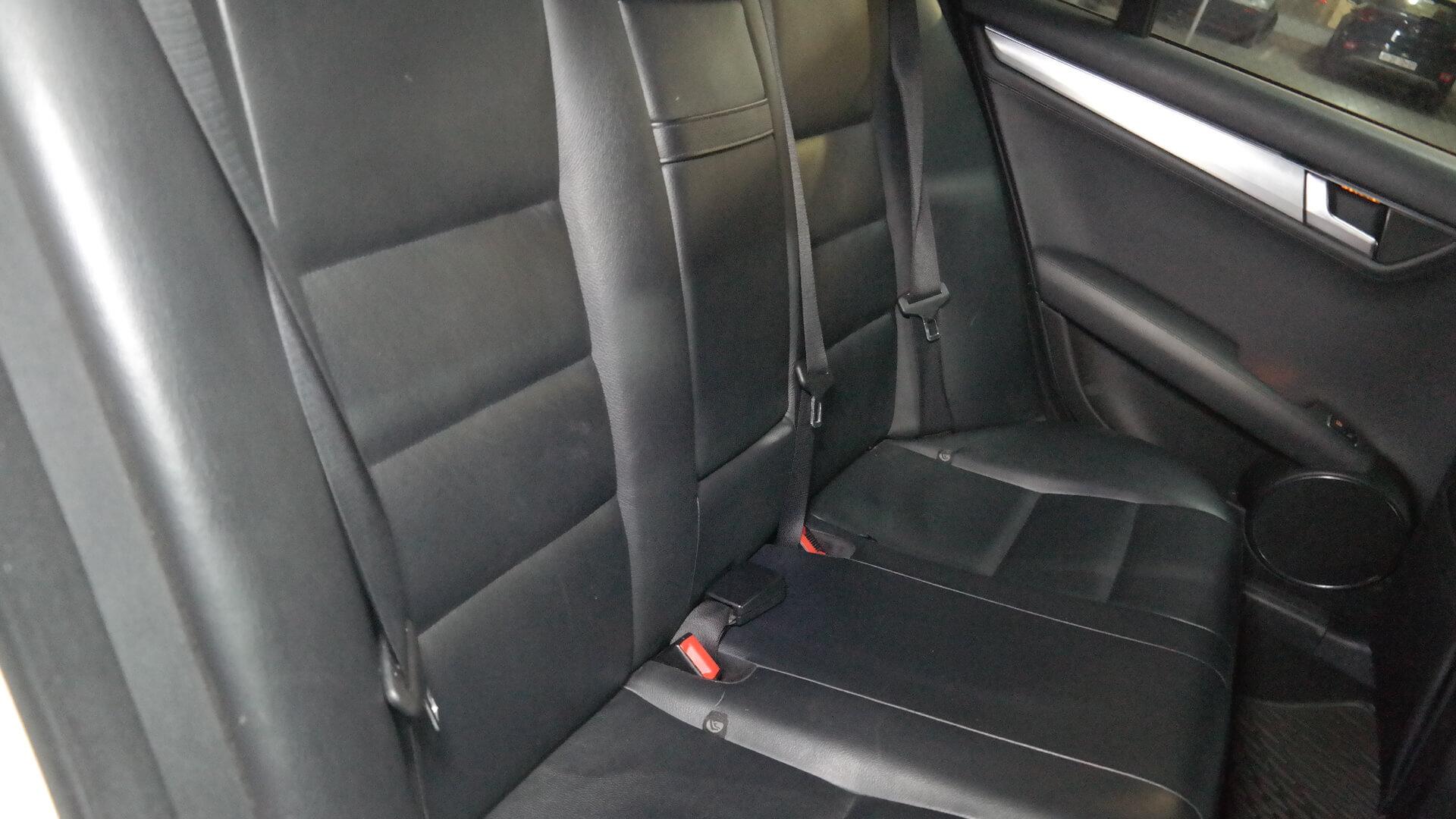 Repossessed Mercedes Benz C200 BE Avantgarde 2012 on auction with a price of R 155,500. Mercedes Benz C200 BE Avantgarde