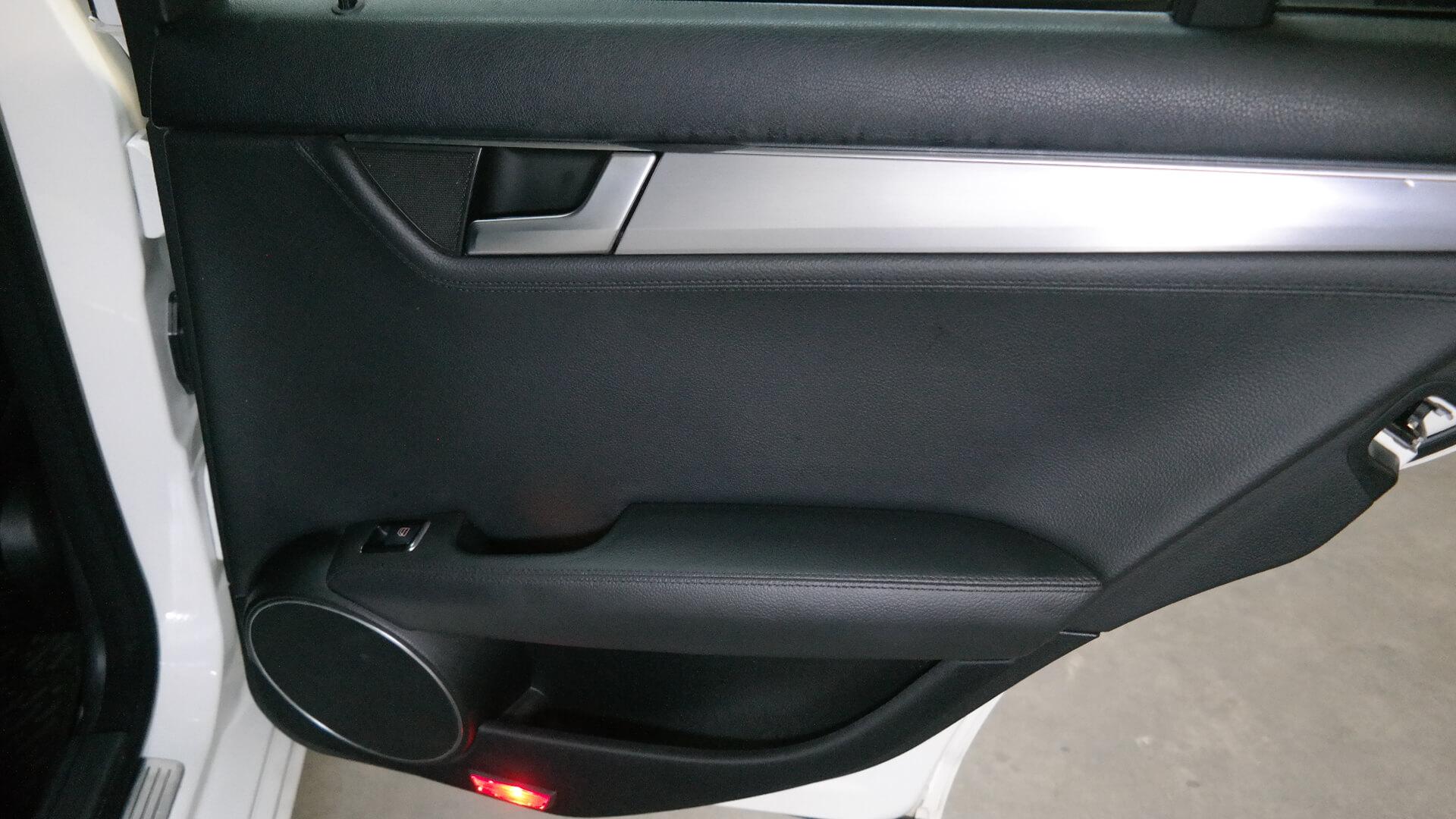 Repossessed Mercedes Benz C200 BE Avantgarde 2012 on auction with a price of R 155,500. Mercedes Benz C200 BE Avantgarde