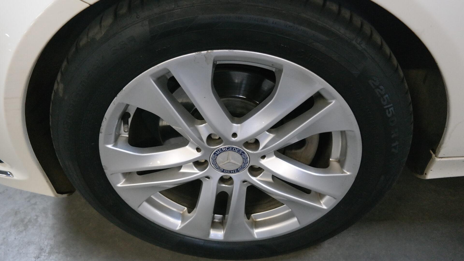 Repossessed Mercedes Benz C200 BE Avantgarde 2012 on auction with a price of R 155,500. Mercedes Benz C200 BE Avantgarde