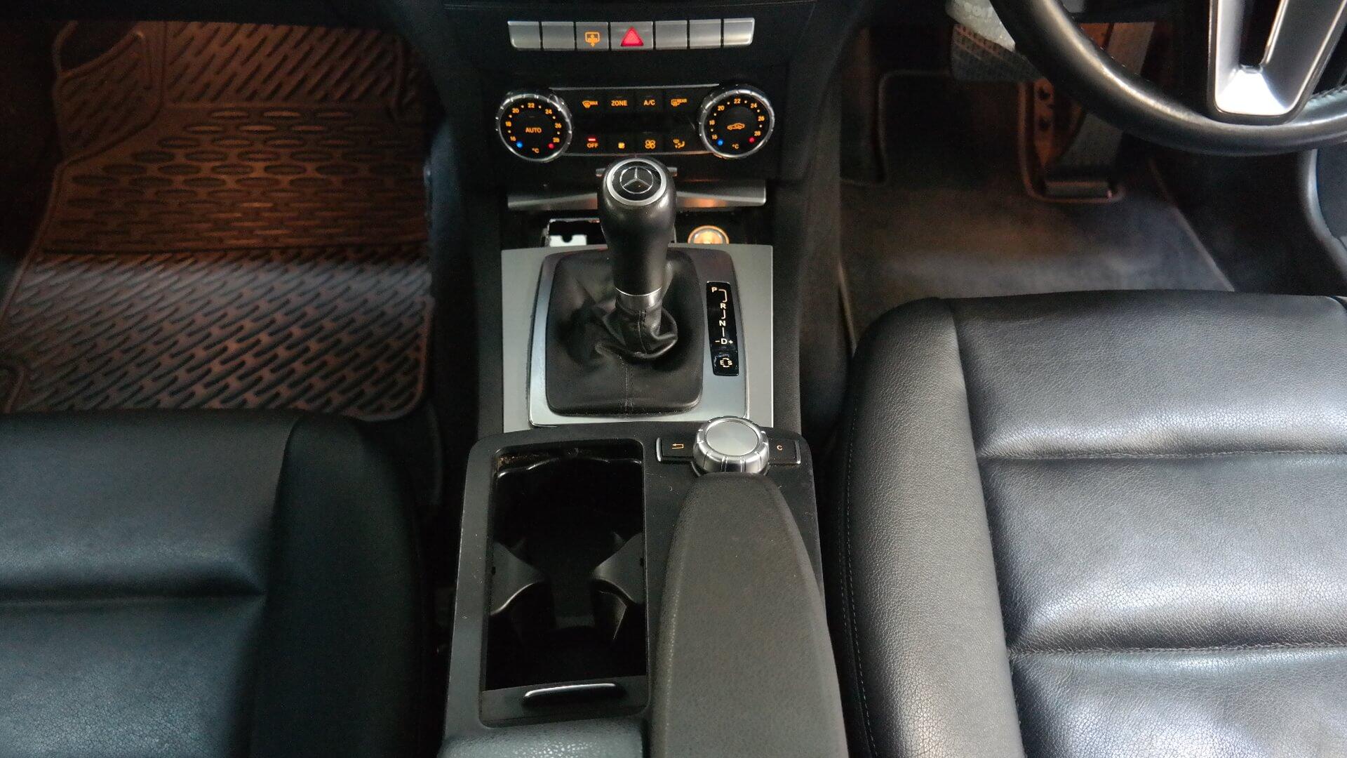 Repossessed Mercedes Benz C200 BE Avantgarde 2012 on auction with a price of R 155,500. Mercedes Benz C200 BE Avantgarde