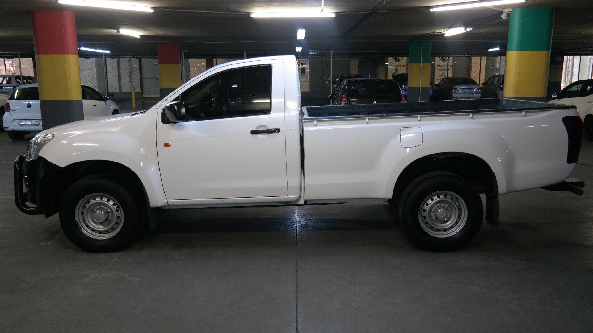 Repossessed Isuzu D-MAX 250 HO Fleetside 2020 on auction with a price of R 254,300. Isuzu D-MAX 250 HO Fleetside