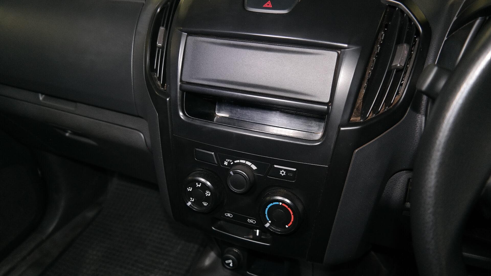 Repossessed Isuzu D-MAX 250 HO Fleetside 2020 on auction with a price of R 254,300. Isuzu D-MAX 250 HO Fleetside