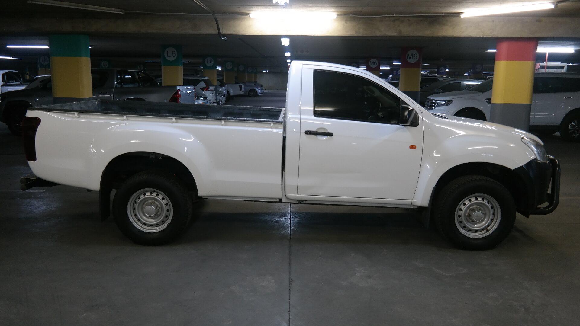 Repossessed Isuzu D-MAX 250 HO Fleetside 2020 on auction with a price of R 254,300. Isuzu D-MAX 250 HO Fleetside