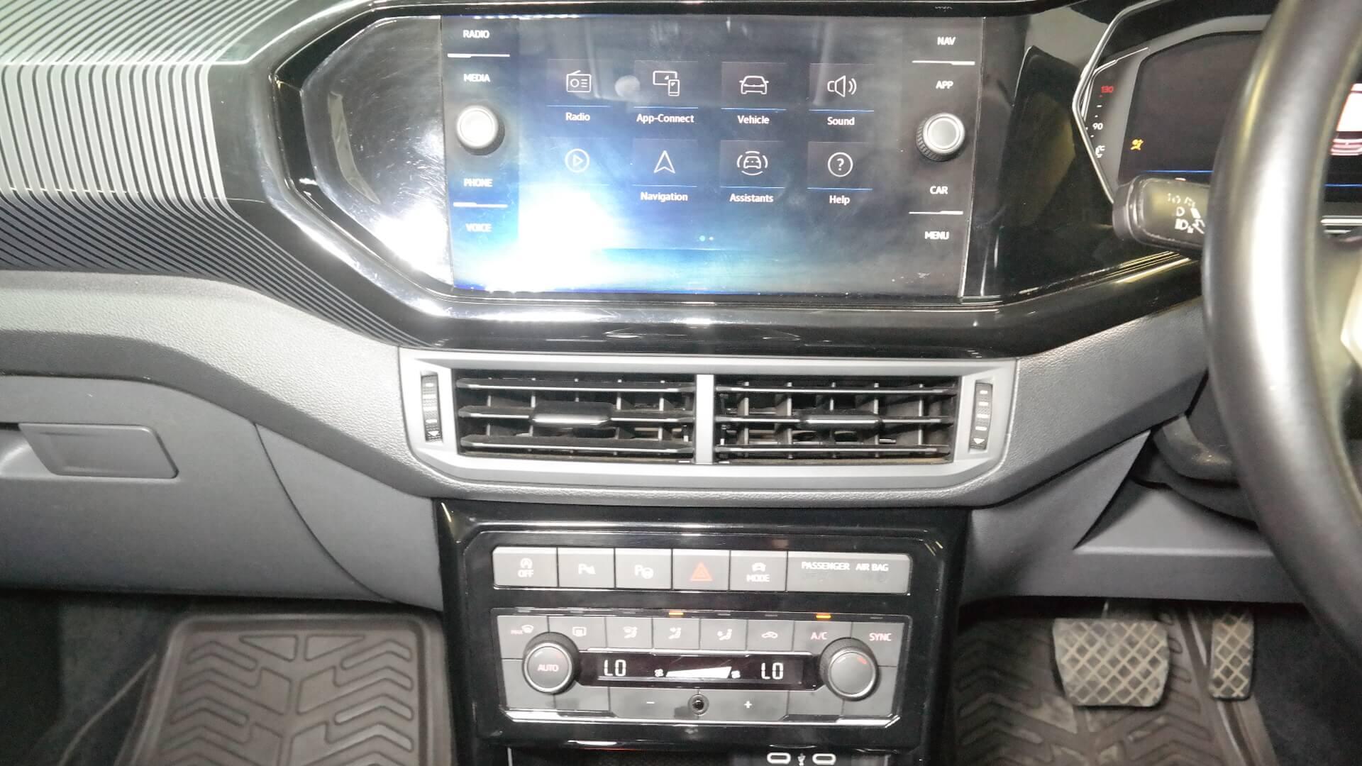 Repossessed Volkswagen T-CROSS 1.0 Tsi H 2021 on auction with a price of R 362,900. Volkswagen T-CROSS 1.0 Tsi H