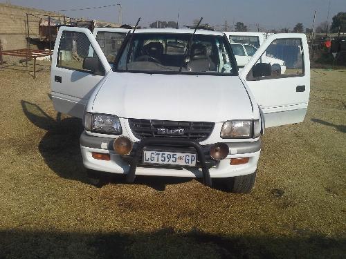 2000 ISUZU KB320 4x2 double cap 2000 ISUZU KB320 4x2 double cap