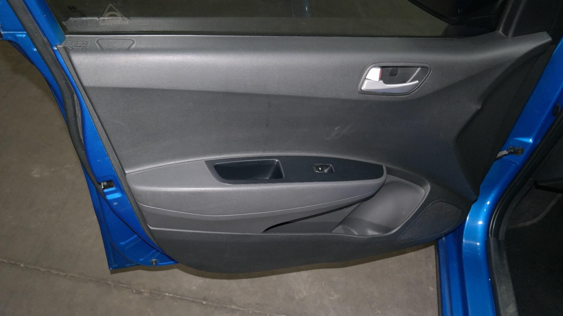 Repossessed Hyundai Grand I10 1.0 Fluid 2018 on auction with a price of R 122,600. Hyundai Grand I10 1.0 Fluid