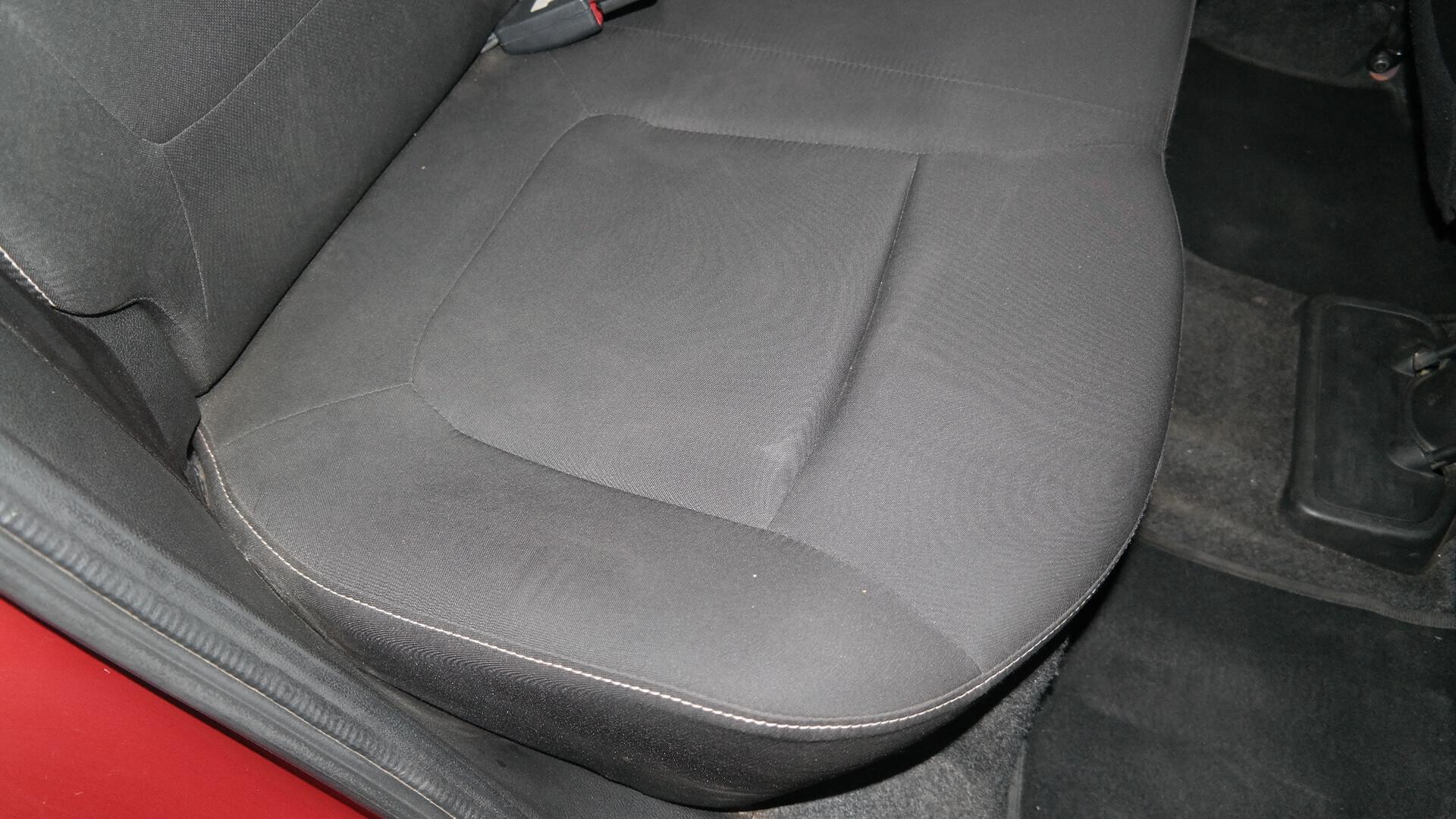 Repossessed Renault Kwid 1.0 Expression 5DR 2021 on auction with a price of R 136,200. Renault Kwid 1.0 Expression 5DR