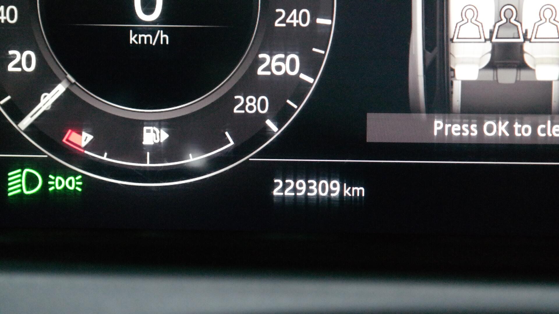 Repossessed Land Rover Range Rover Velar 3.0 2018 on auction with a price of R 754,500. Land Rover Range Rover Velar 3.0