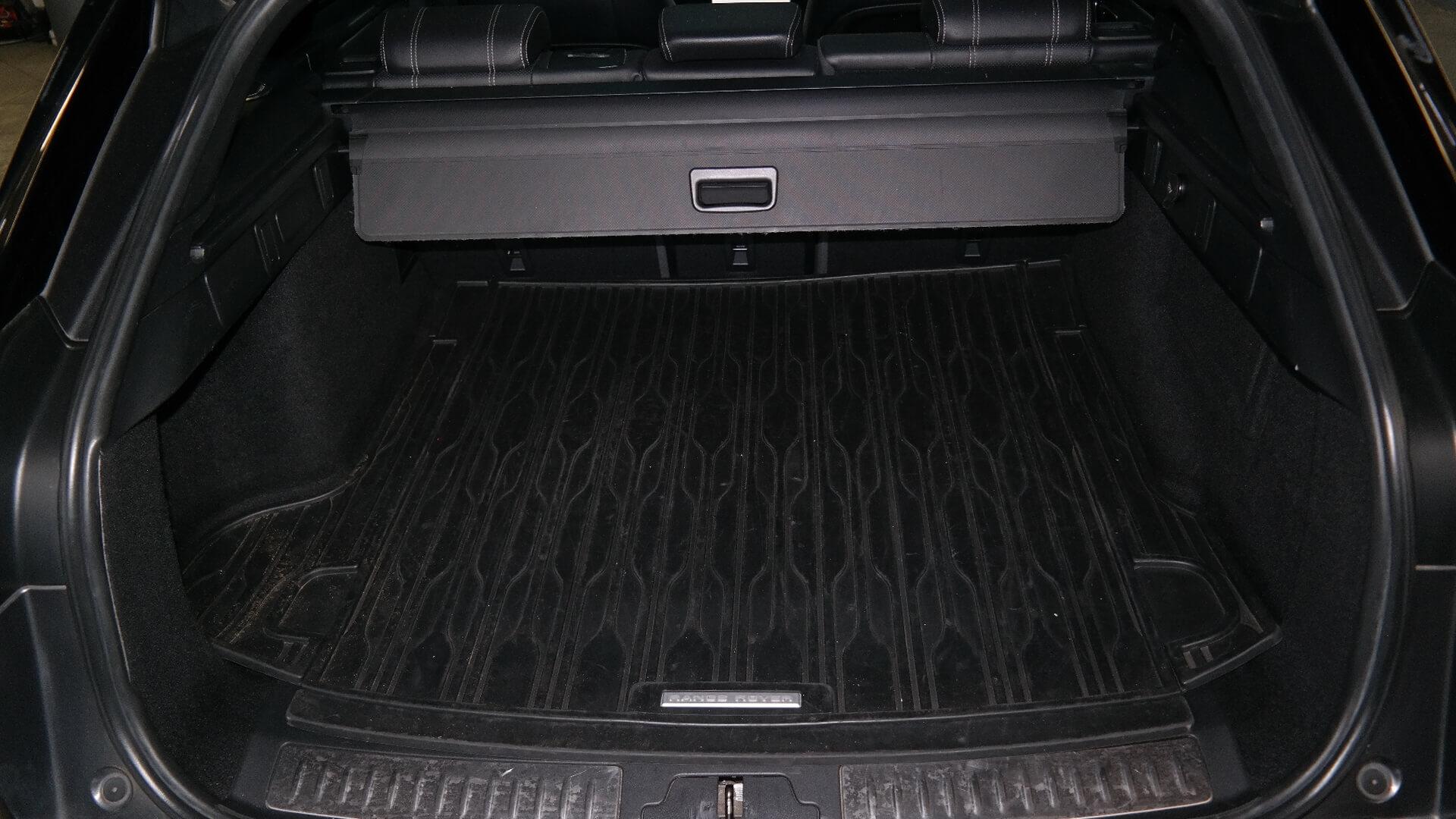 Repossessed Land Rover Range Rover Velar 3.0 2018 on auction with a price of R 754,500. Land Rover Range Rover Velar 3.0