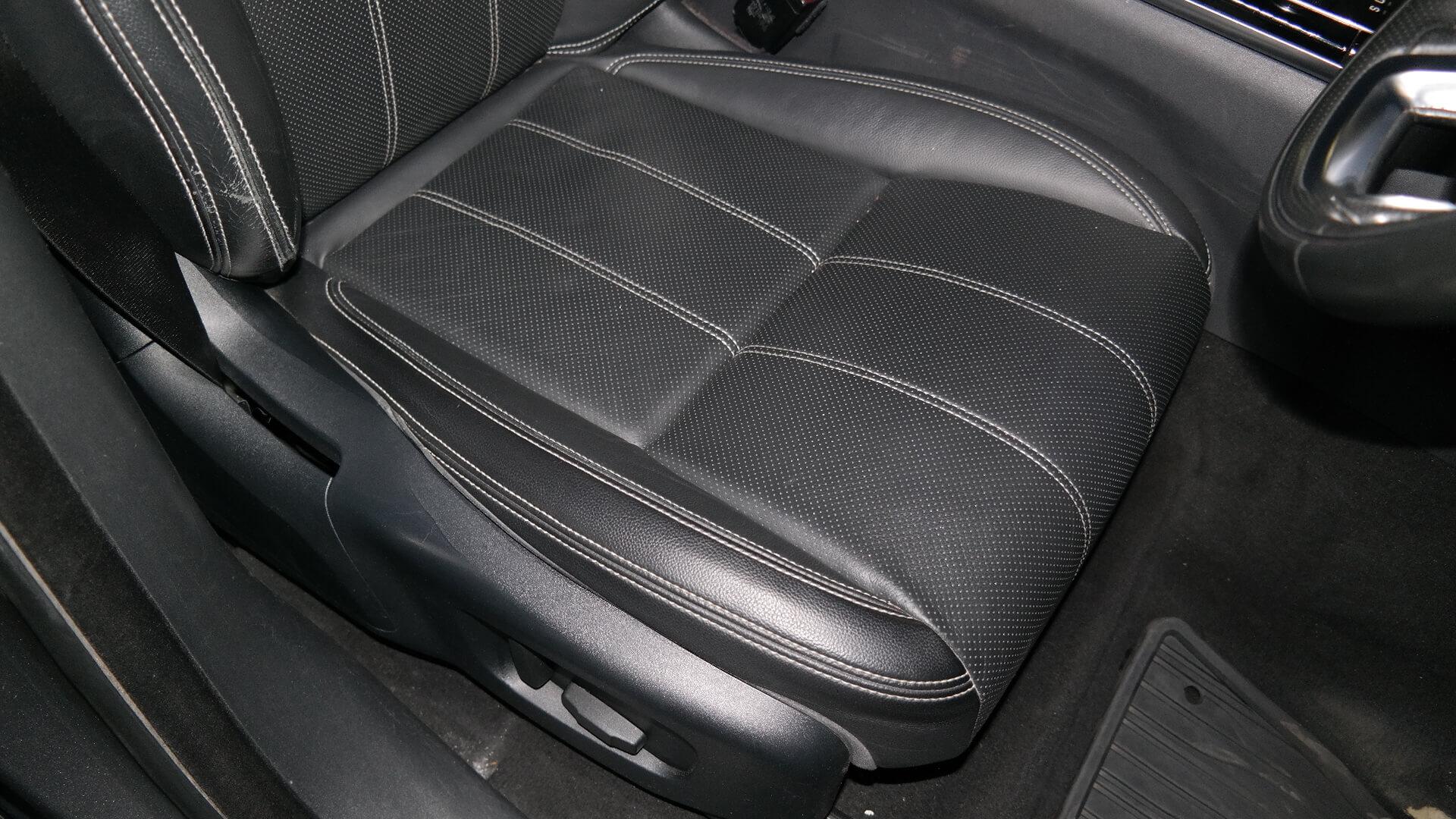 Repossessed Land Rover Range Rover Velar 3.0 2018 on auction with a price of R 754,500. Land Rover Range Rover Velar 3.0