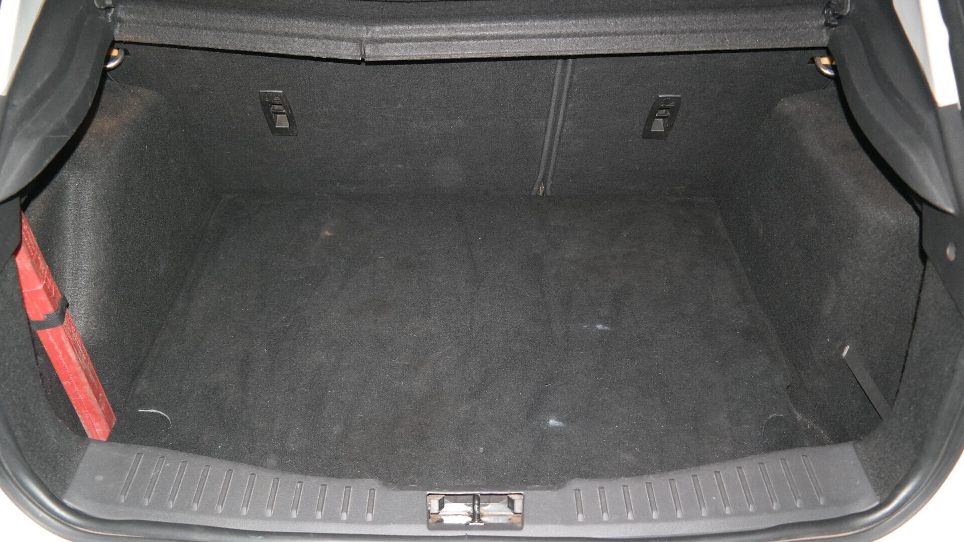 Repossessed Ford Focus 1.0 Ecoboost Ambiente 2015 on auction with a price of R 124,500. Ford Focus 1.0 Ecoboost Ambiente