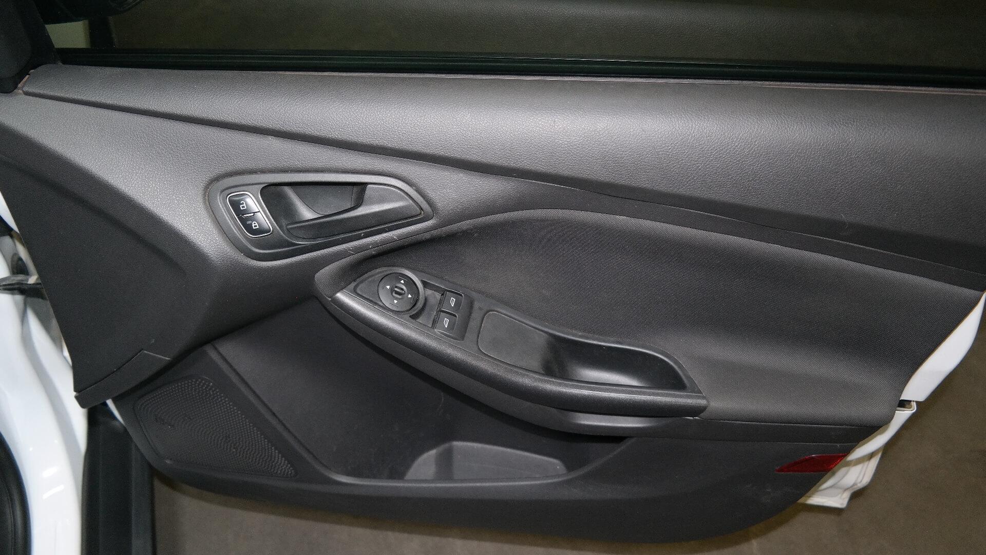 Repossessed Ford Focus 1.0 Ecoboost Ambiente 2015 on auction with a price of R 124,500. Ford Focus 1.0 Ecoboost Ambiente