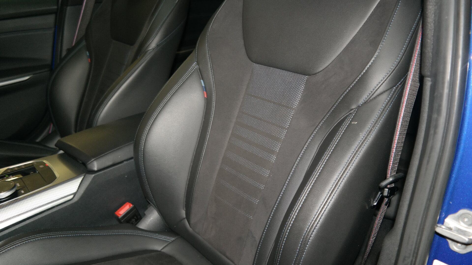 Repossessed BMW 3 Series 320D M Mzansi Edition A/T (G20) 2022 on auction with a price of R 695,400. BMW 3 Series 320D M Mzansi Edition A/T (G20)