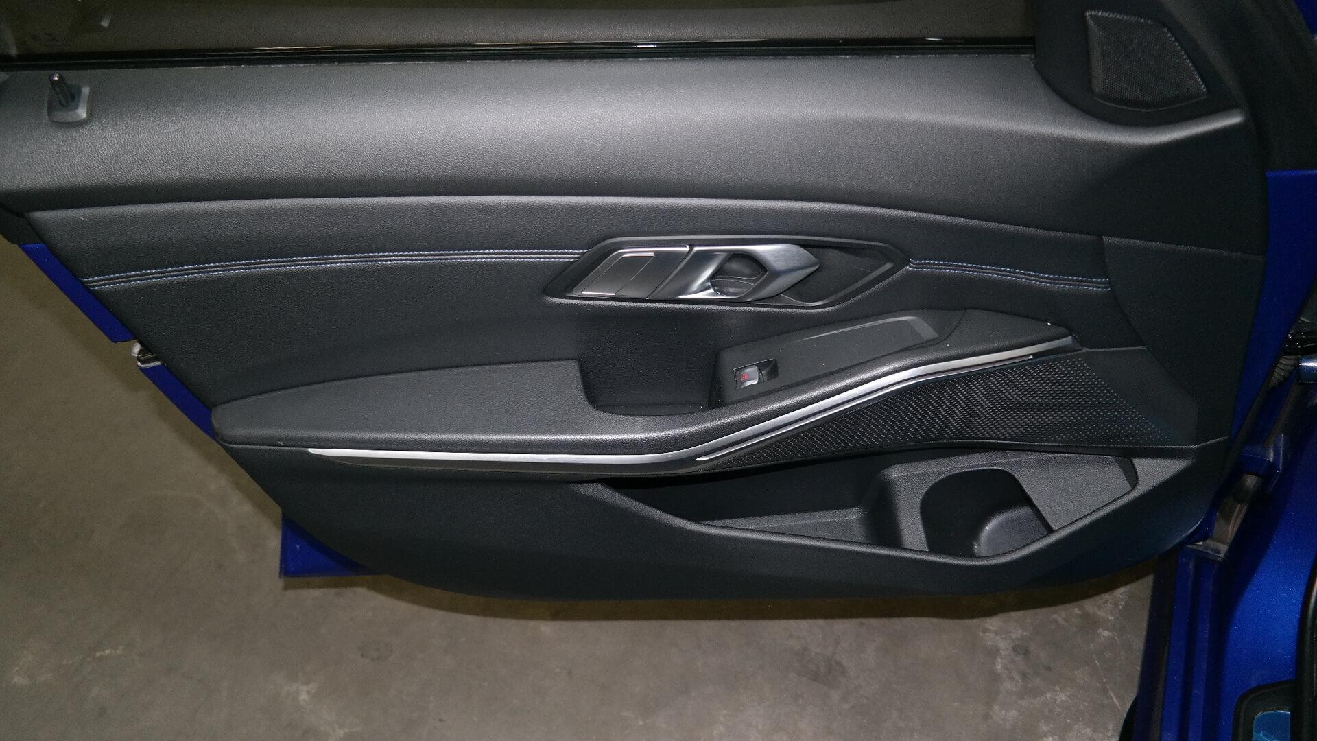 Repossessed BMW 3 Series 320D M Mzansi Edition A/T (G20) 2022 on auction with a price of R 695,400. BMW 3 Series 320D M Mzansi Edition A/T (G20)