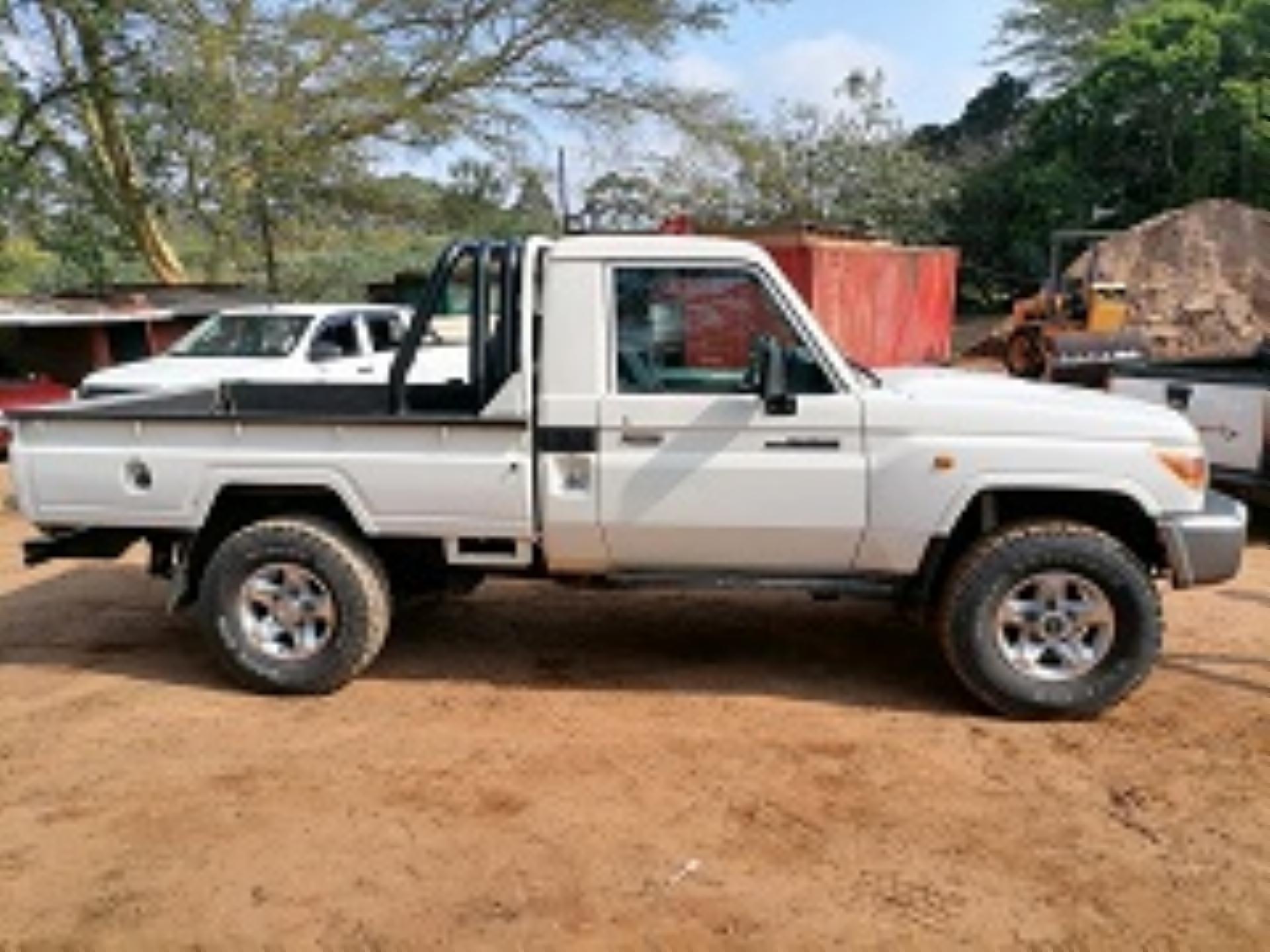Used Toyota Land Cruiser 70 2011 on auction with a price of R 300,000. Toyota Land Cruiser 70