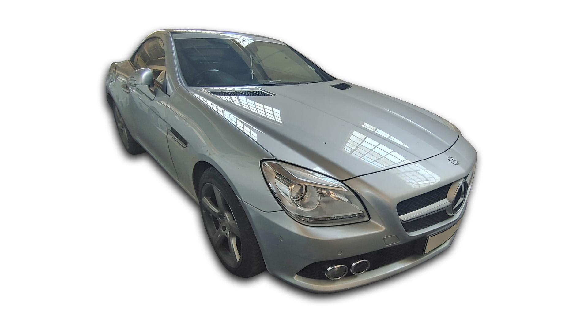 Repossessed Mercedes Benz SLK 350 A/T 2011 on auction with a price of R 222,000. Mercedes Benz SLK 350 A/T