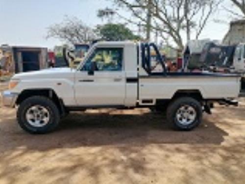 2011 TOYOTA LAND CRUISER 70 2011 TOYOTA LAND CRUISER 70