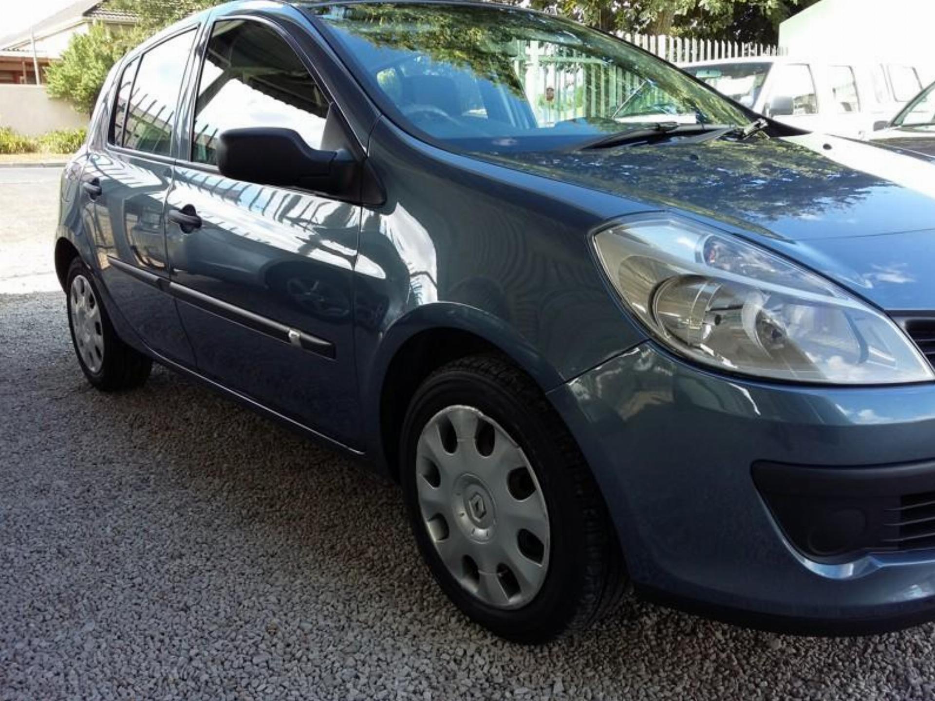 Used Renault Clio Iii 1.6 Expression 2006 on auction